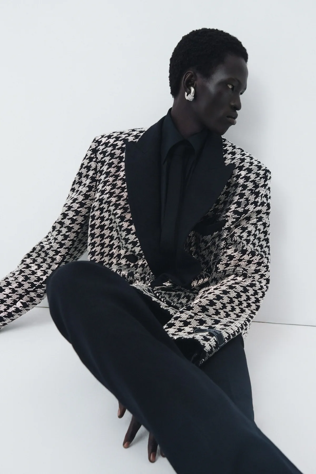 La collection croisière 2026 de Balmain réinvente la masculinité