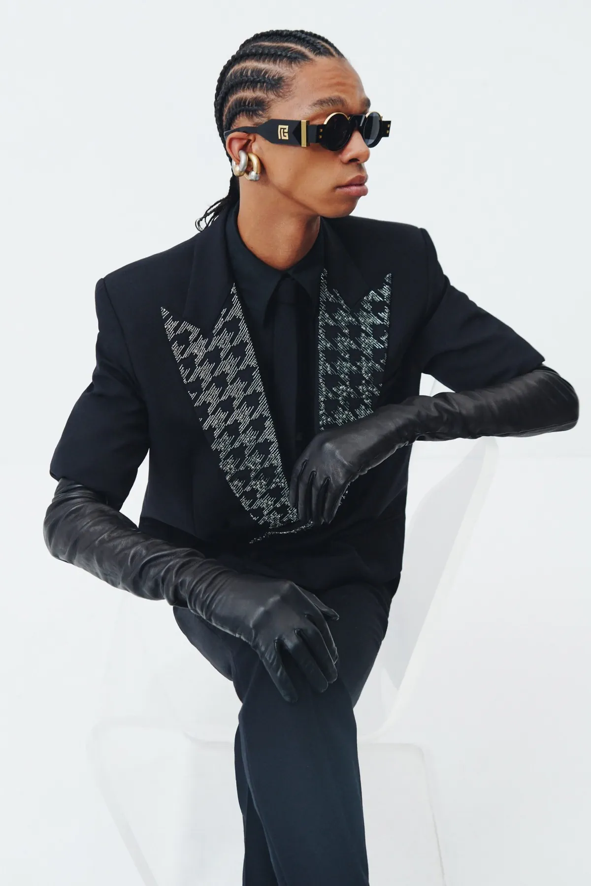 La collection croisière 2026 de Balmain réinvente la masculinité