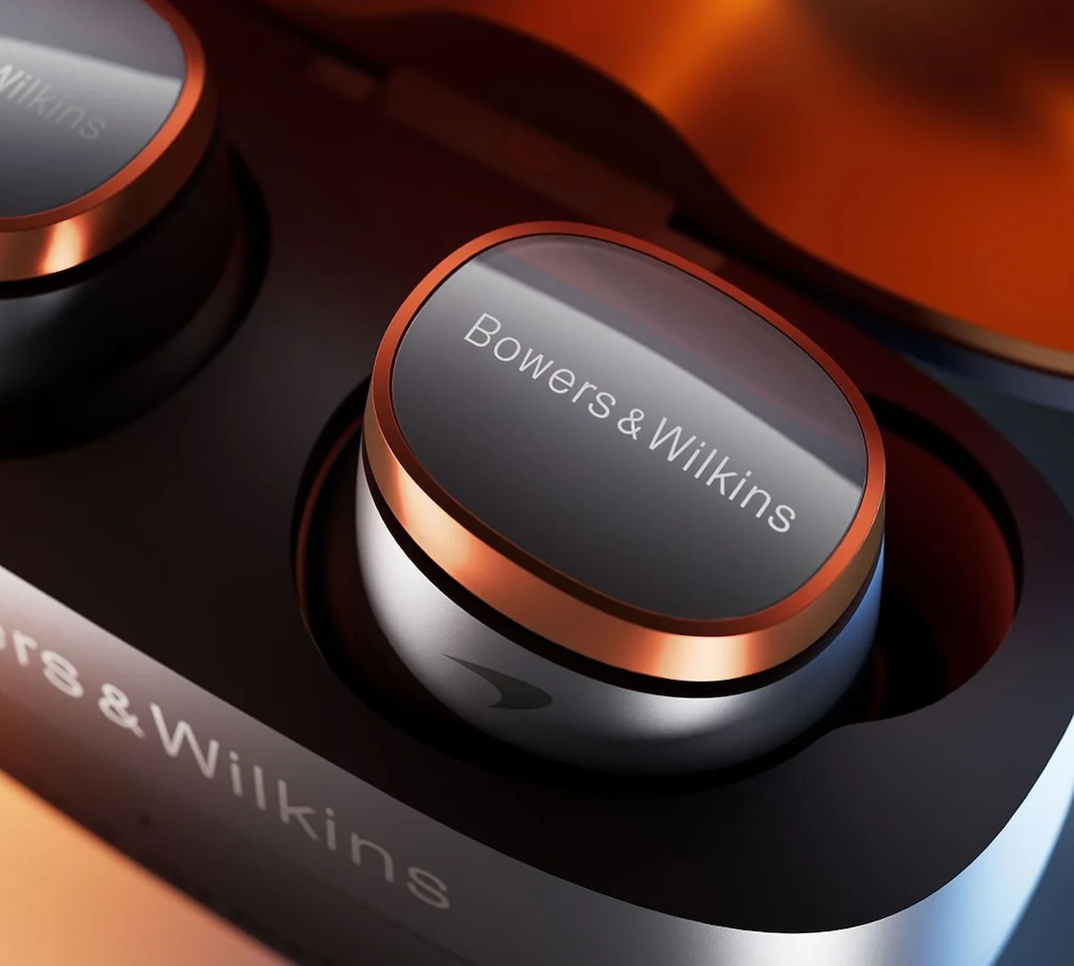 Bowers Wilkins x McLaren Ecouteurs Pi8 McLaren Edition 2 Bowers & Wilkins lance les écouteurs Pi8 McLaren Édition pour les passionnés de Formule 1