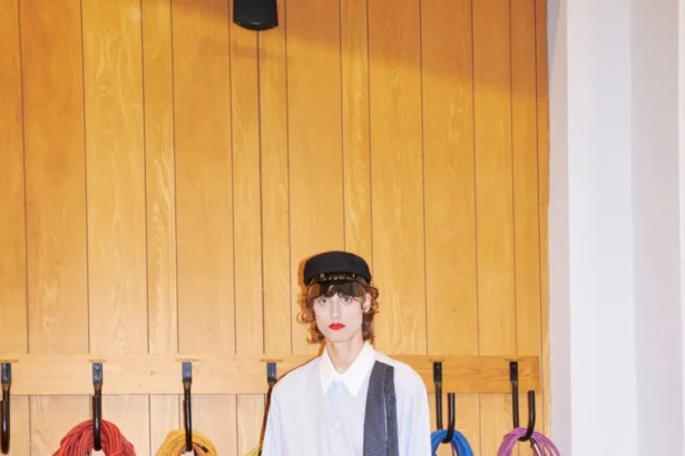 Pour le printemps 2026, Charles Jeffrey Loverboy redéfinit le vestiaire masculin aux Studios Abbey Road