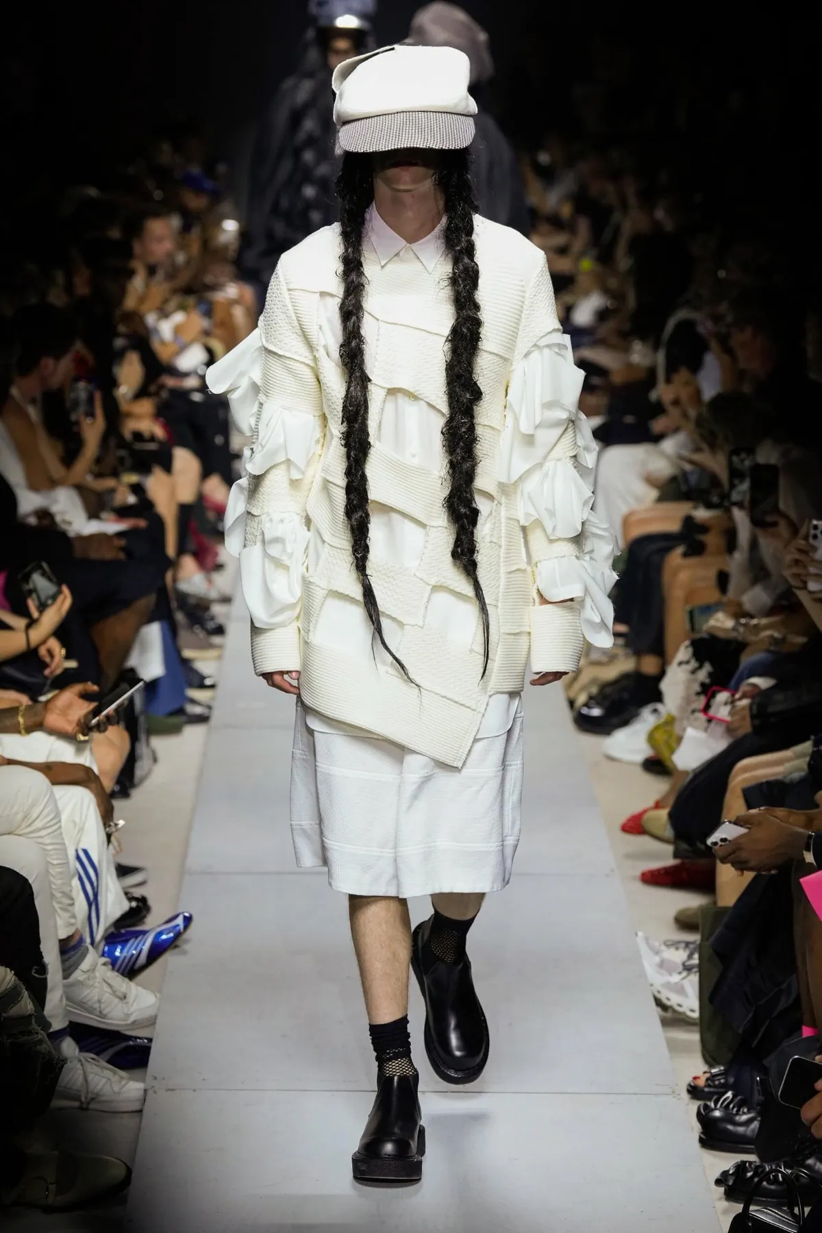 COMME des GARÇONS Homme Plus Printemps 2026 : vision déconstruite du costume traditionnel