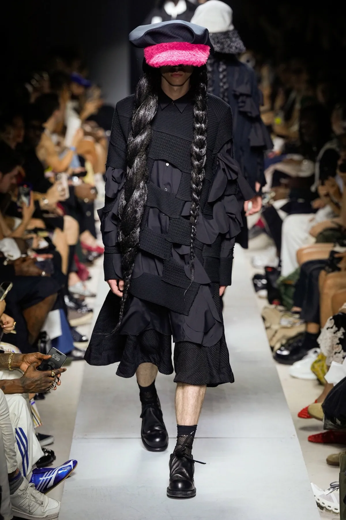 COMME des GARÇONS Homme Plus Printemps 2026 : vision déconstruite du costume traditionnel