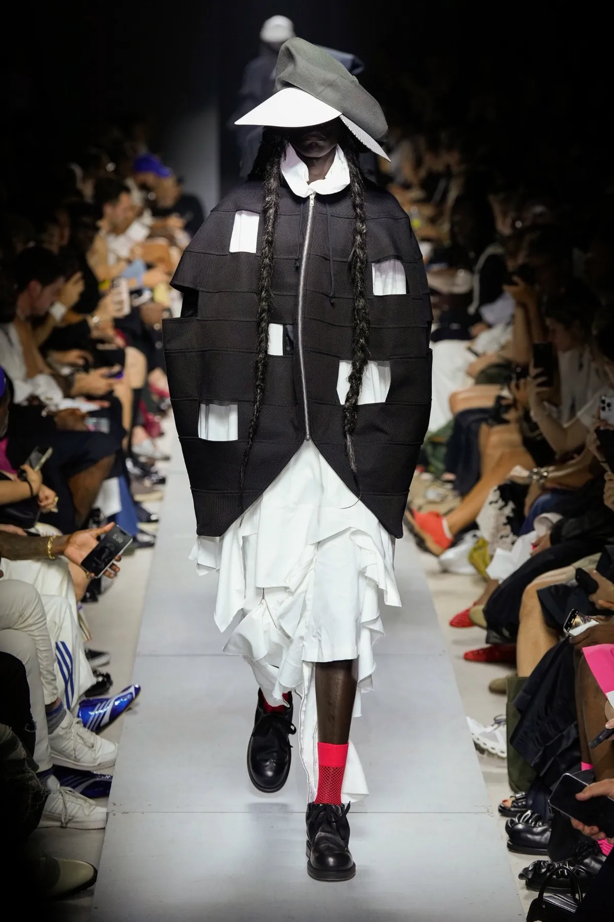 COMME des GARÇONS Homme Plus Printemps 2026 : vision déconstruite du costume traditionnel