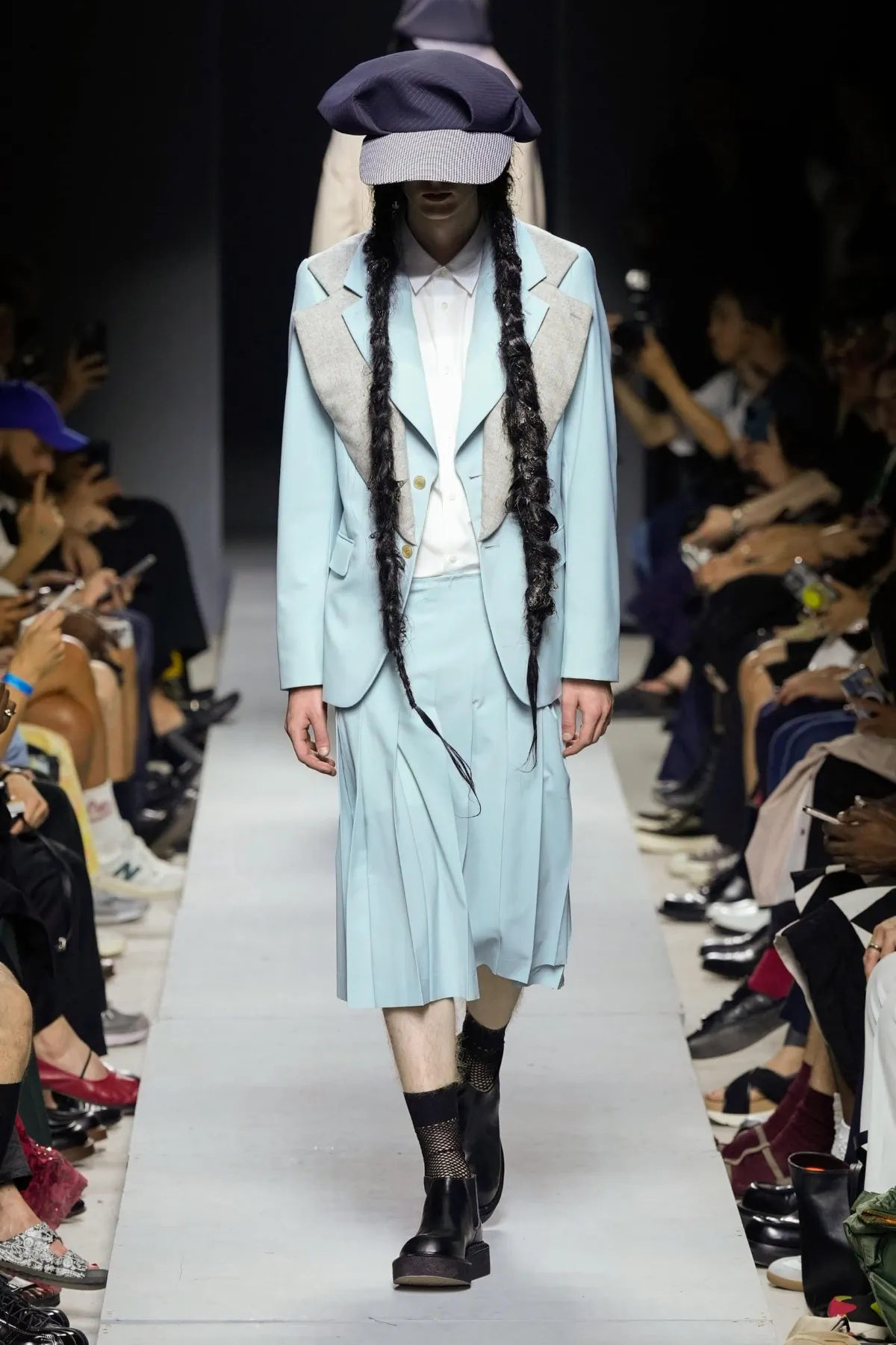 COMME des GARÇONS Homme Plus Printemps 2026 : vision déconstruite du costume traditionnel