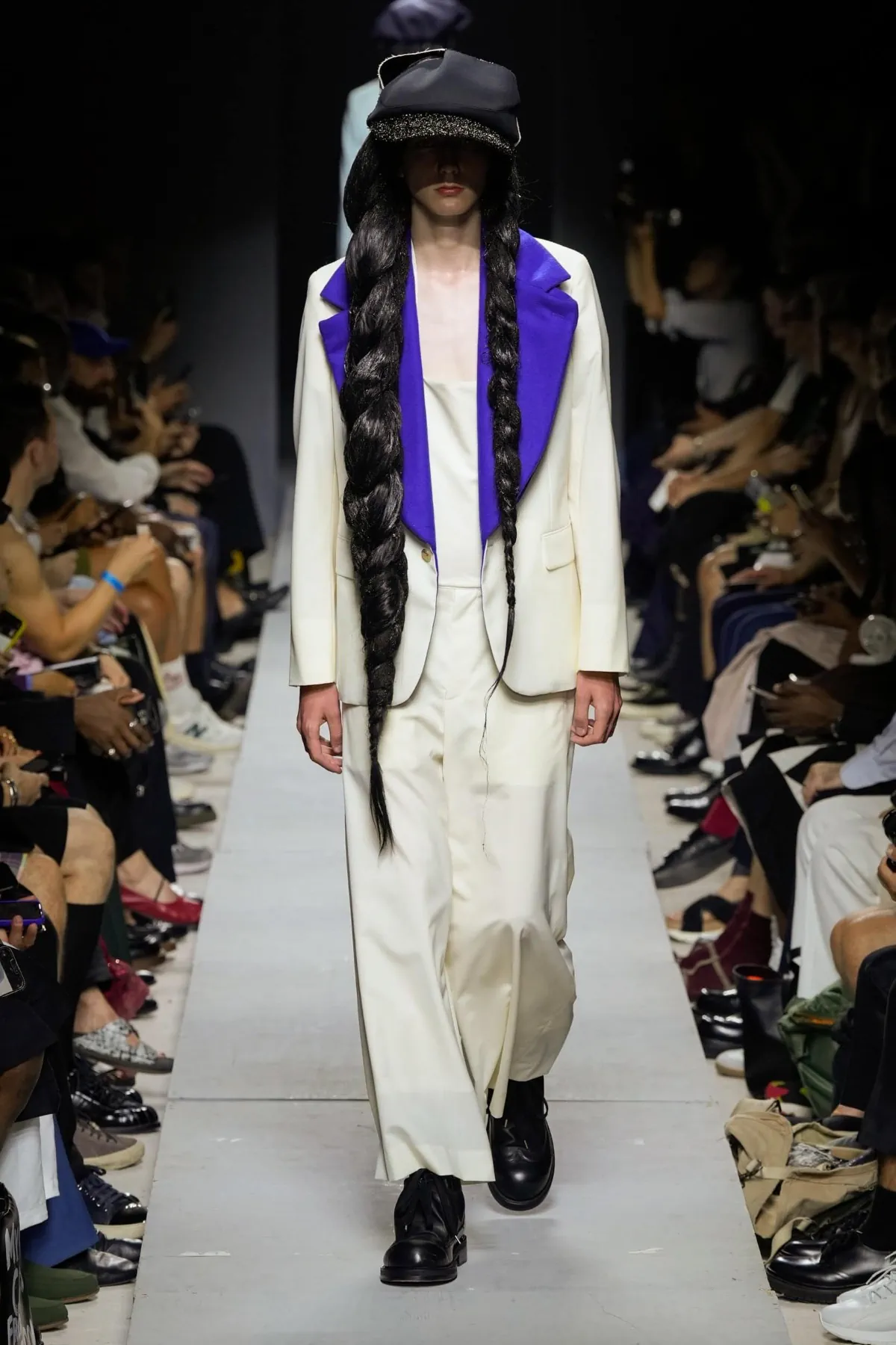 COMME des GARÇONS Homme Plus Printemps 2026 : vision déconstruite du costume traditionnel