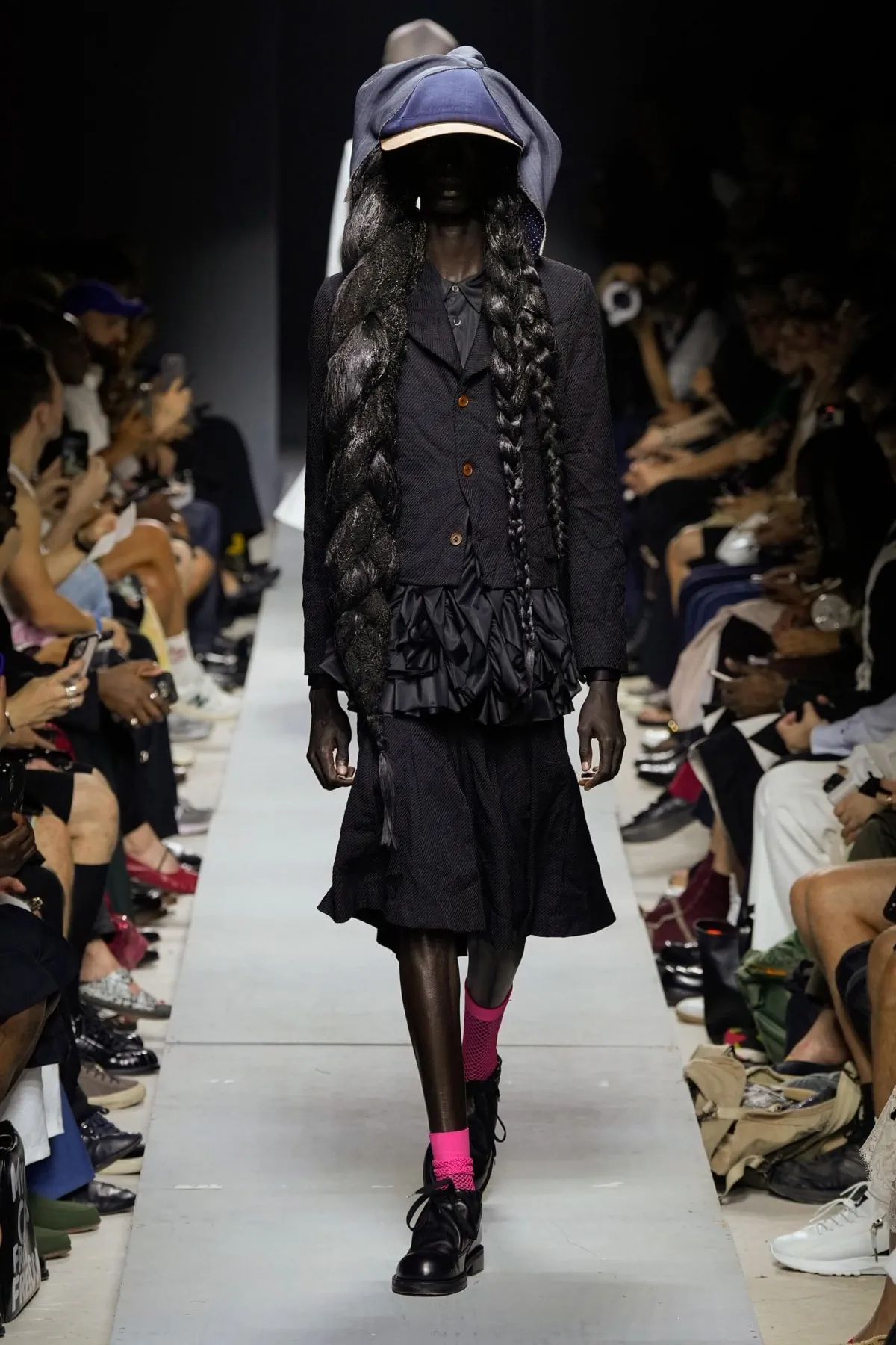 COMME des GARÇONS Homme Plus Printemps 2026 : vision déconstruite du costume traditionnel