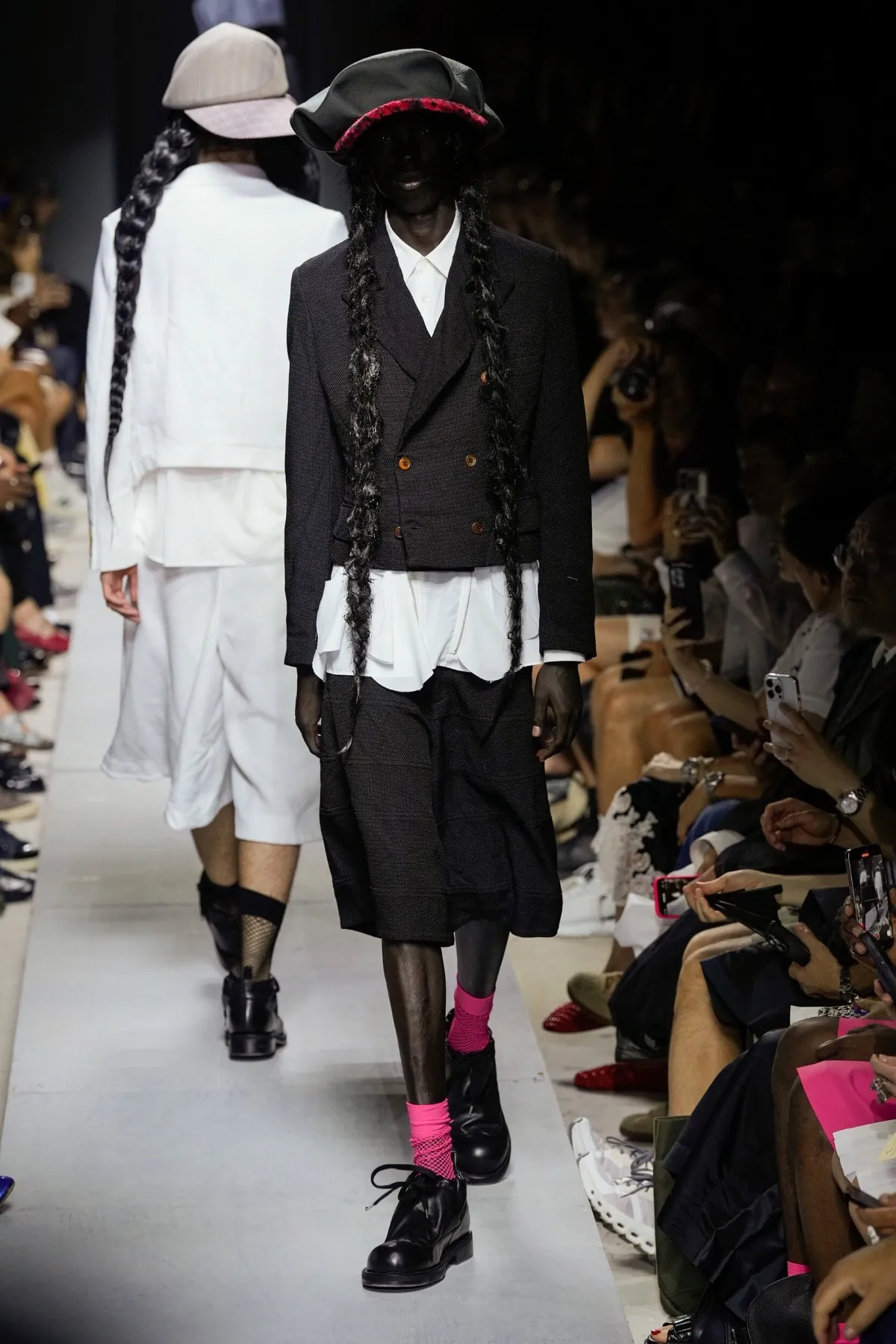 COMME des GARÇONS Homme Plus Printemps 2026 : vision déconstruite du costume traditionnel