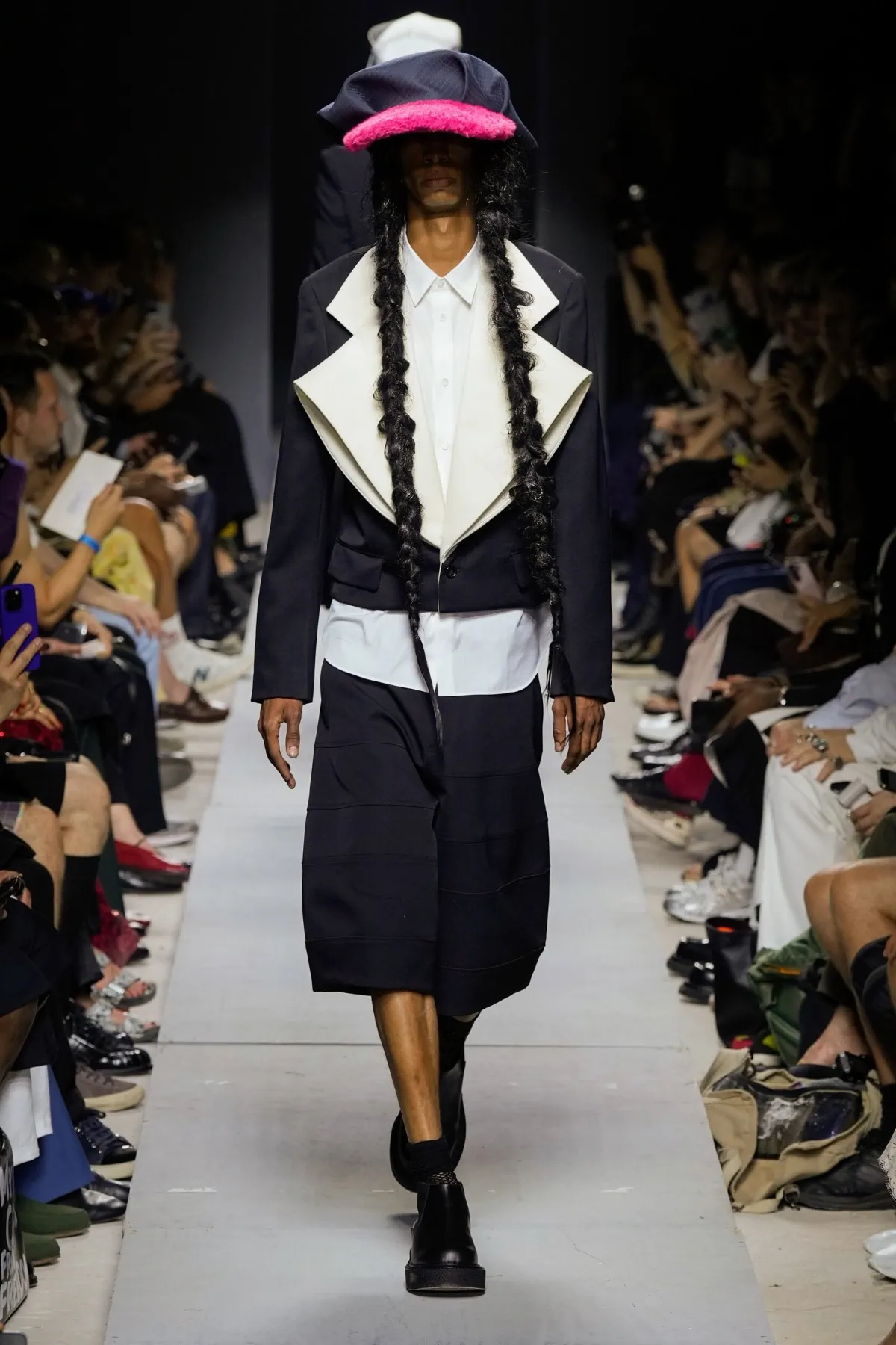 COMME des GARÇONS Homme Plus Printemps 2026 : vision déconstruite du costume traditionnel