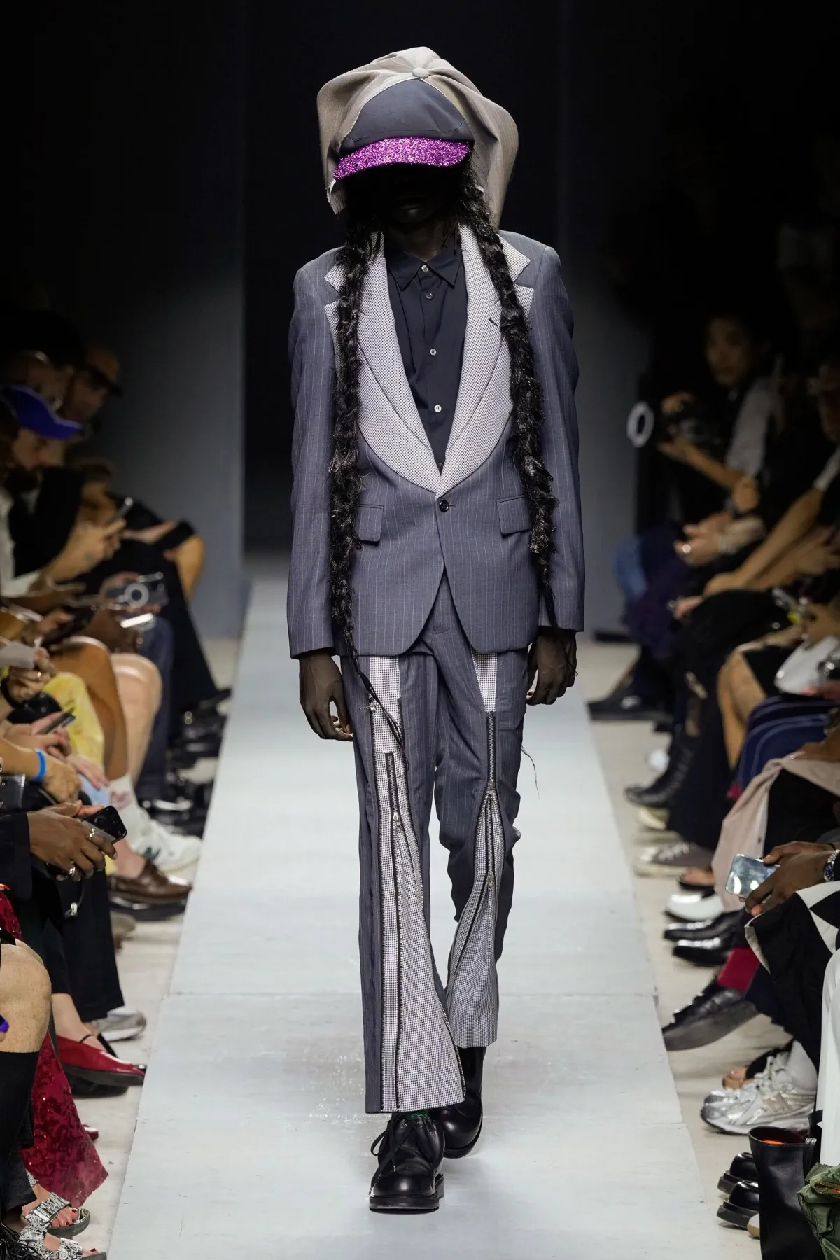 COMME des GARÇONS Homme Plus Printemps 2026 : vision déconstruite du costume traditionnel
