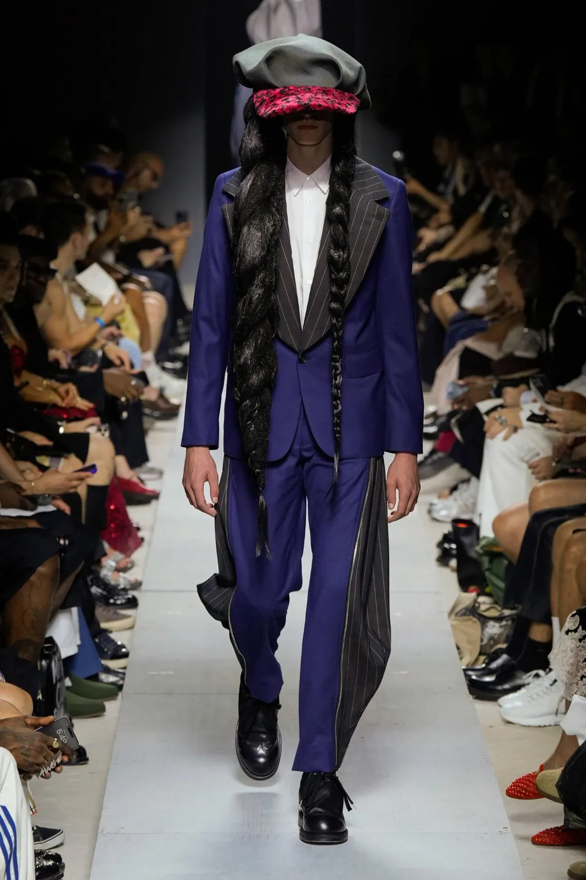 COMME des GARÇONS Homme Plus Printemps 2026 : vision déconstruite du costume traditionnel