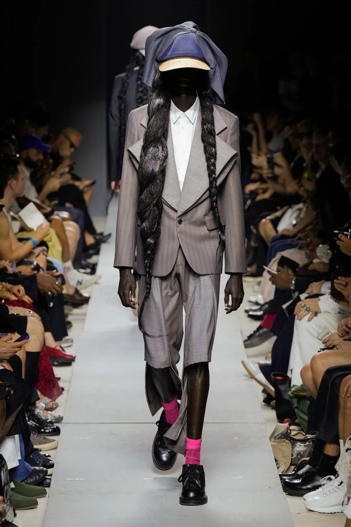 COMME des GARÇONS Homme Plus Printemps 2026 : vision déconstruite du costume traditionnel