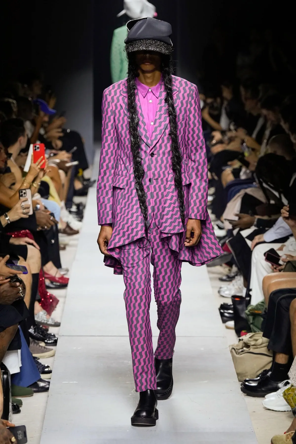 COMME des GARÇONS Homme Plus Printemps 2026 : vision déconstruite du costume traditionnel