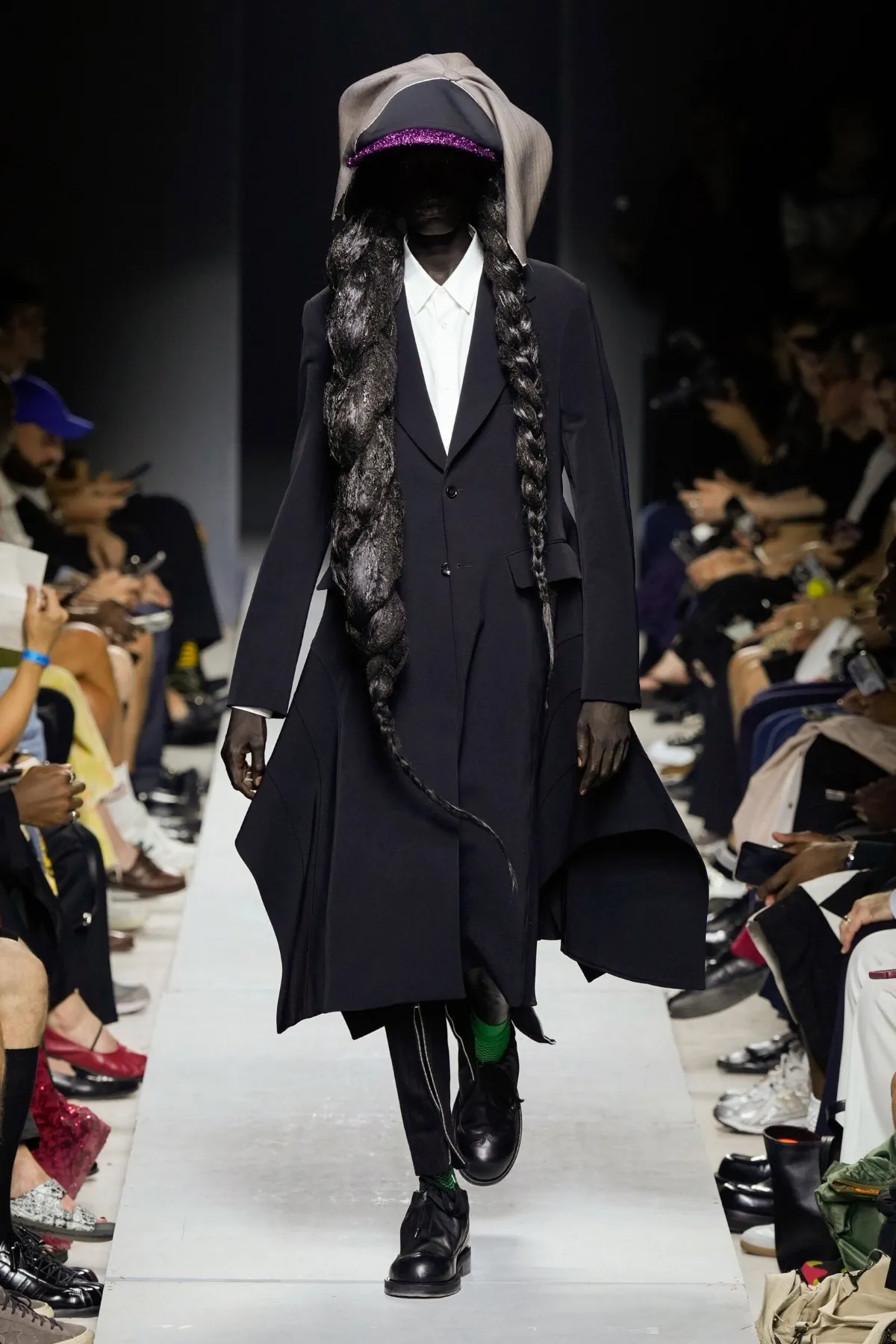 COMME des GARÇONS Homme Plus Printemps 2026 : vision déconstruite du costume traditionnel