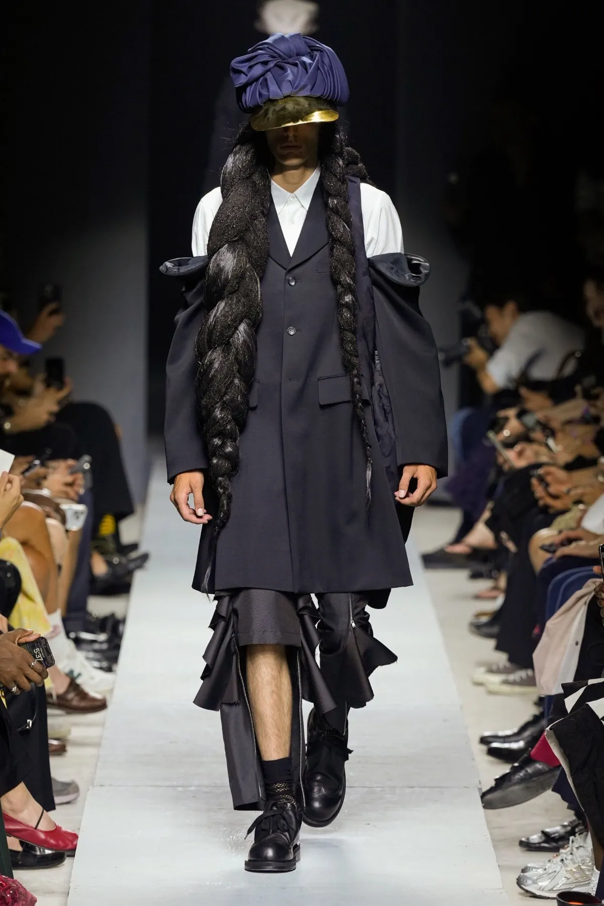 COMME des GARÇONS Homme Plus Printemps 2026 : vision déconstruite du costume traditionnel