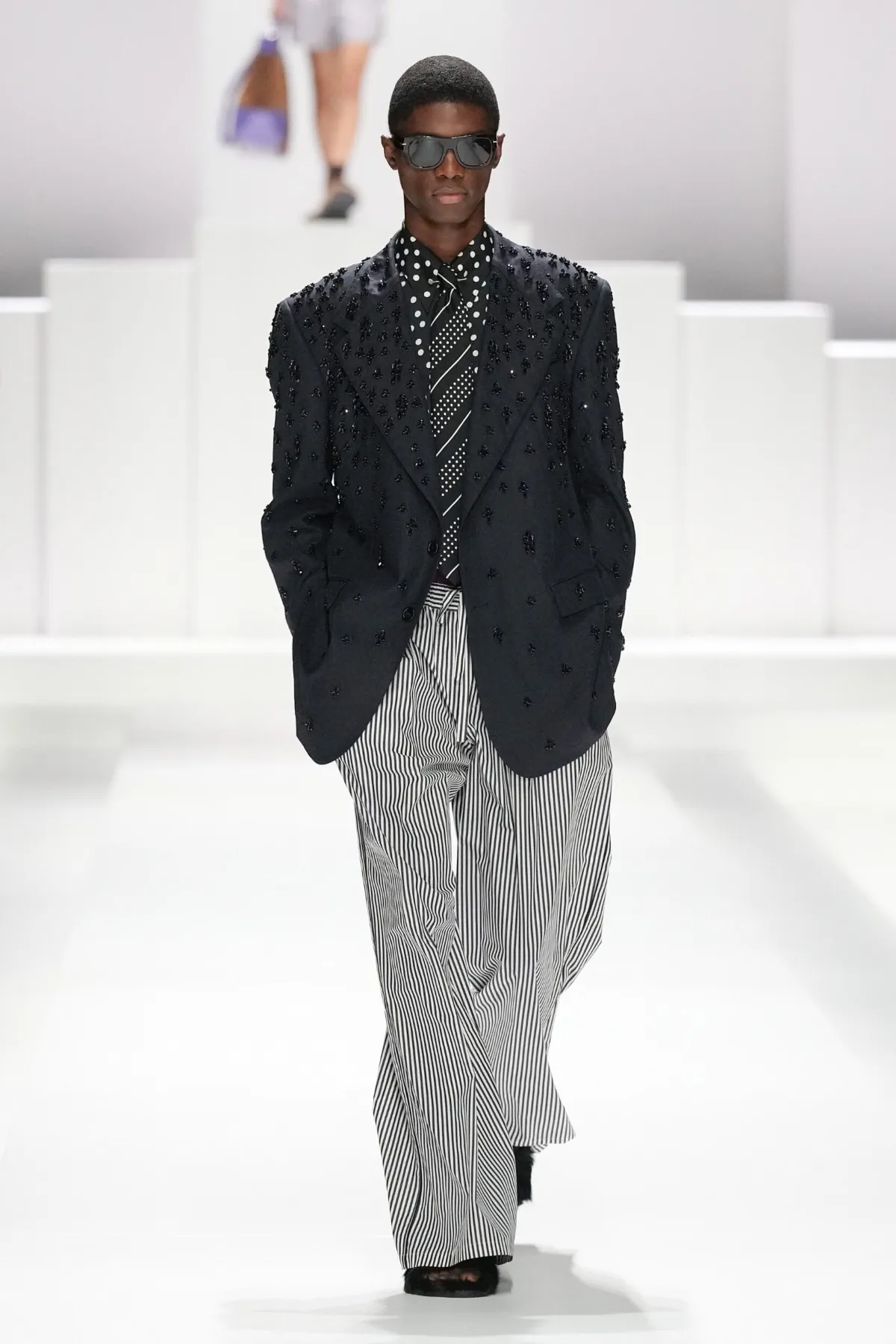 Pour le Printemps 2026, Dolce & Gabbana transforme le pyjama masculin en véritable manifeste de mode