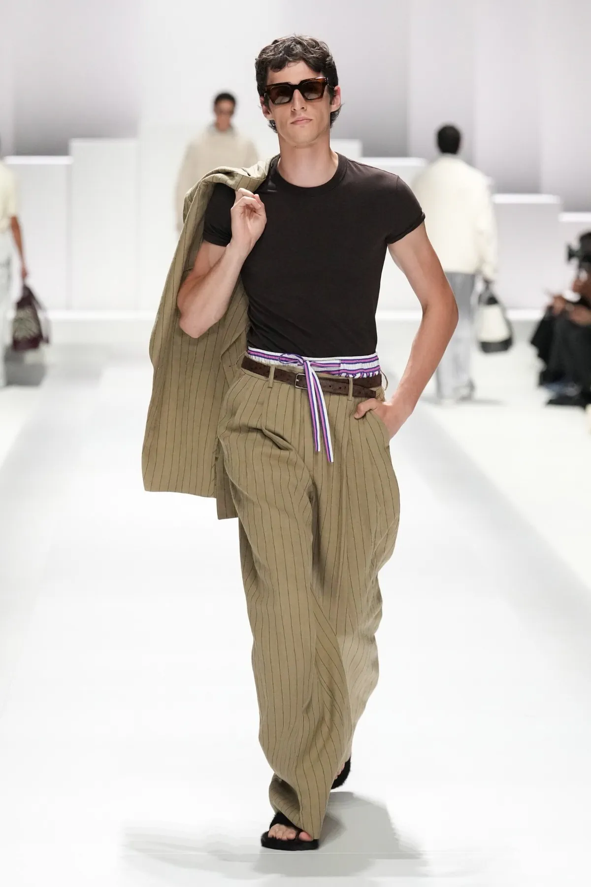Pour le Printemps 2026, Dolce & Gabbana transforme le pyjama masculin en véritable manifeste de mode