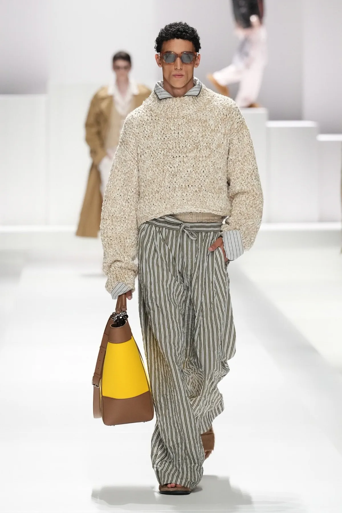Pour le Printemps 2026, Dolce & Gabbana transforme le pyjama masculin en véritable manifeste de mode