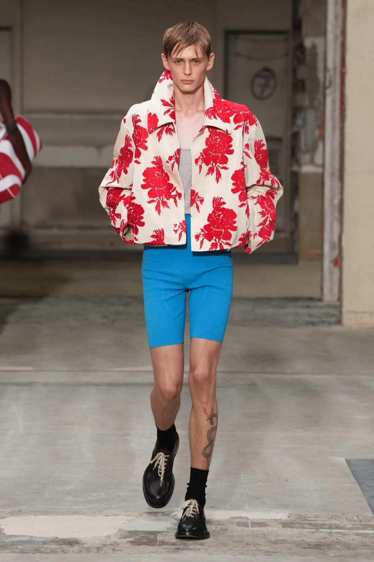 La collection printemps 2026 de Dries Van Noten marque les débuts prometteurs de Julian Klausner