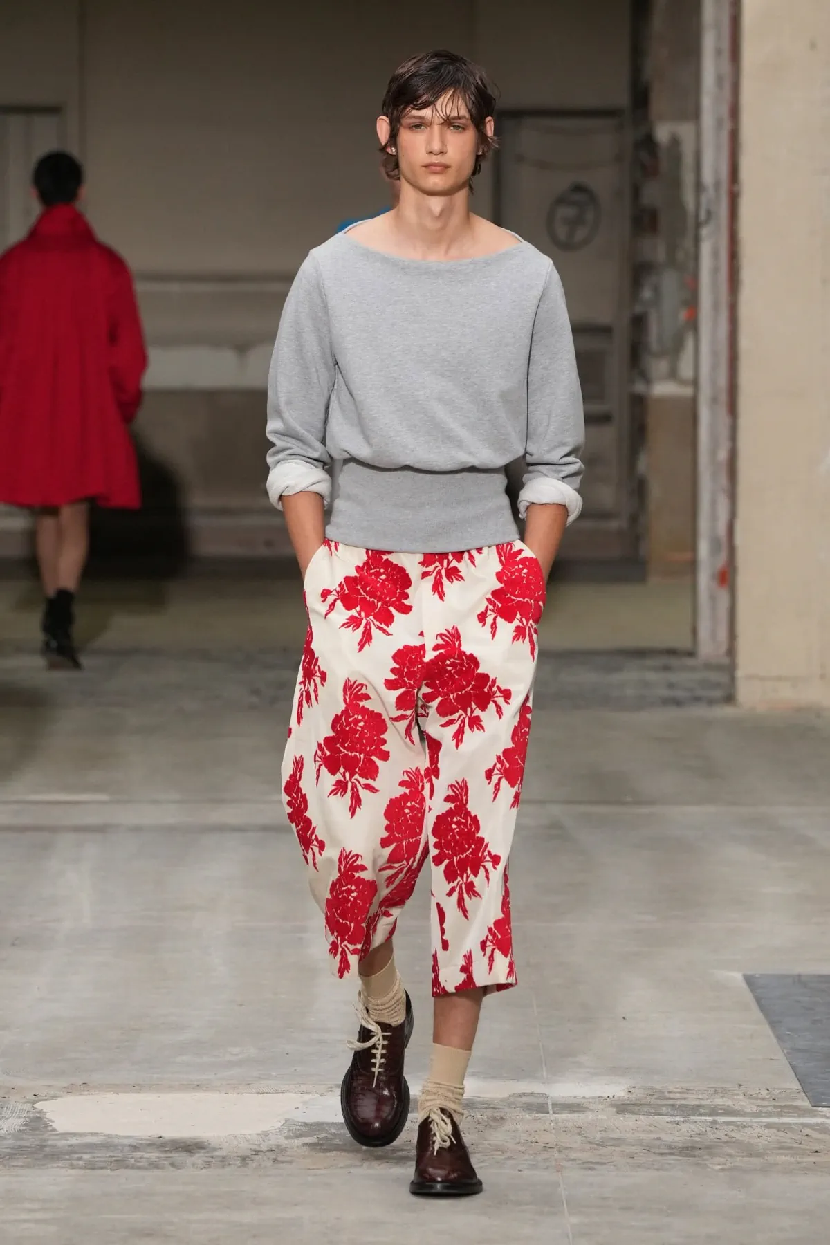 La collection printemps 2026 de Dries Van Noten marque les débuts prometteurs de Julian Klausner