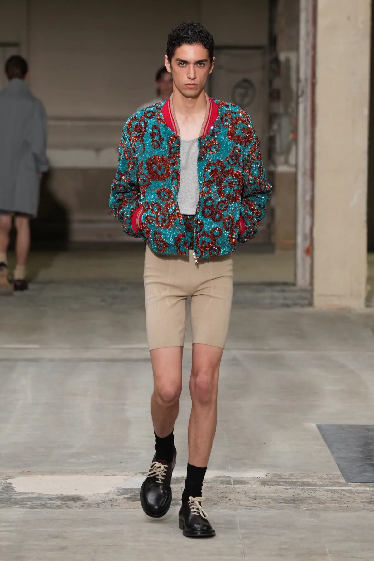 La collection printemps 2026 de Dries Van Noten marque les débuts prometteurs de Julian Klausner