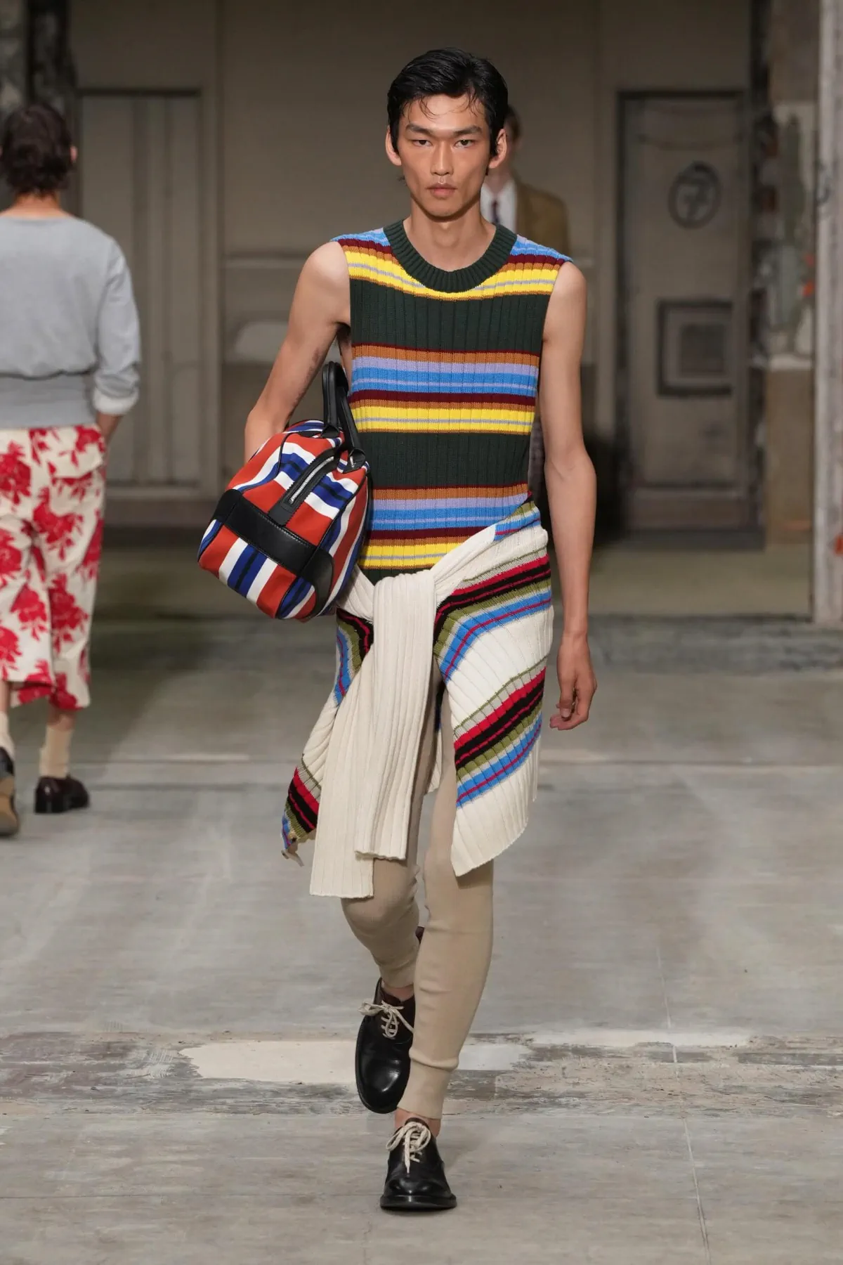 La collection printemps 2026 de Dries Van Noten marque les débuts prometteurs de Julian Klausner