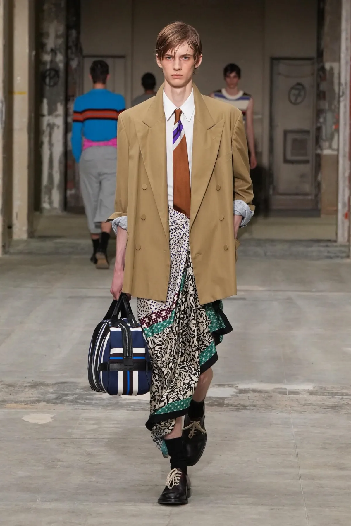 La collection printemps 2026 de Dries Van Noten marque les débuts prometteurs de Julian Klausner