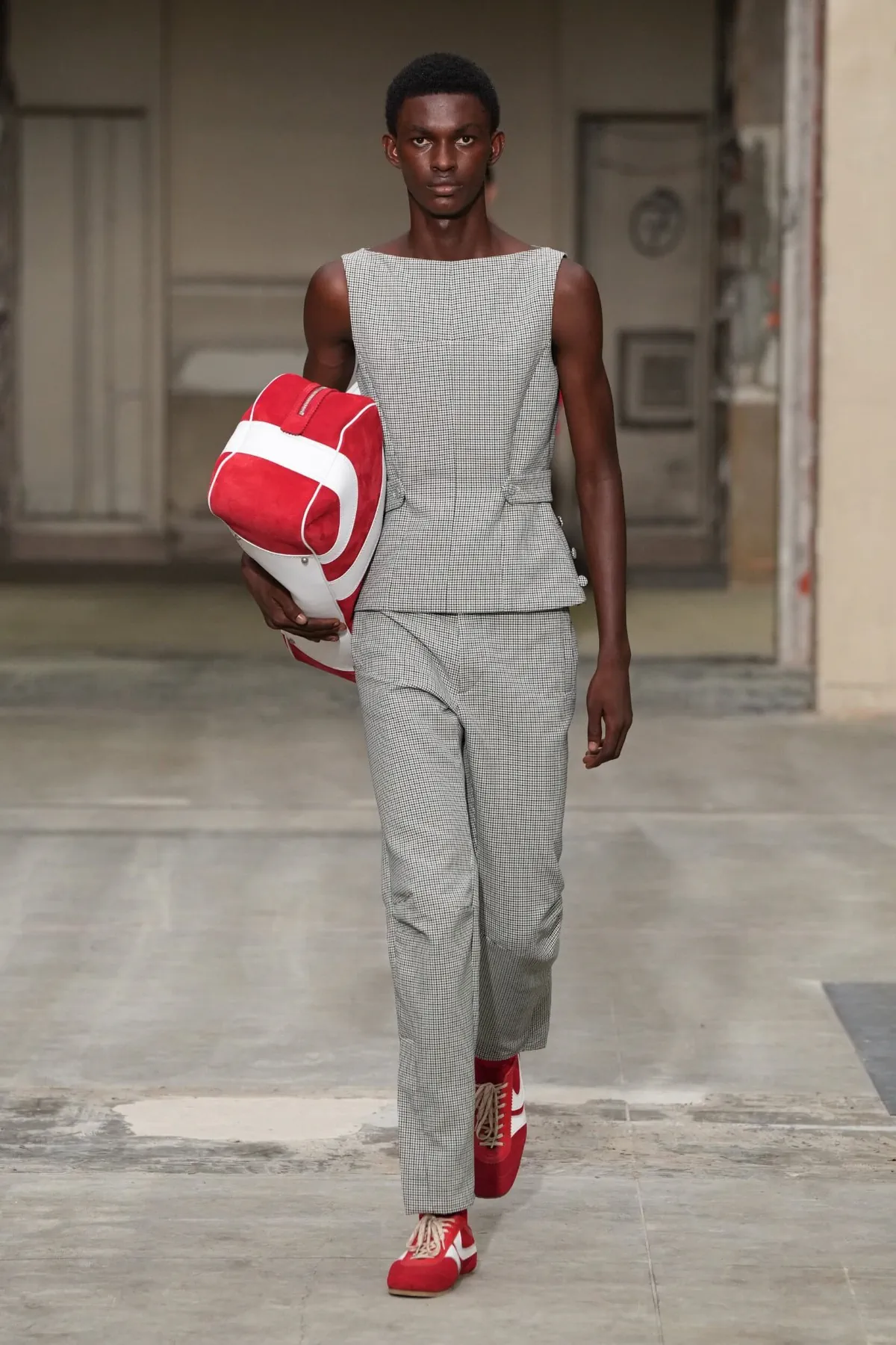 Dries Van Noten Spring Summer 2026 Paris Fashion Week 2 La collection printemps 2026 de Dries Van Noten marque les débuts prometteurs de Julian Klausner
