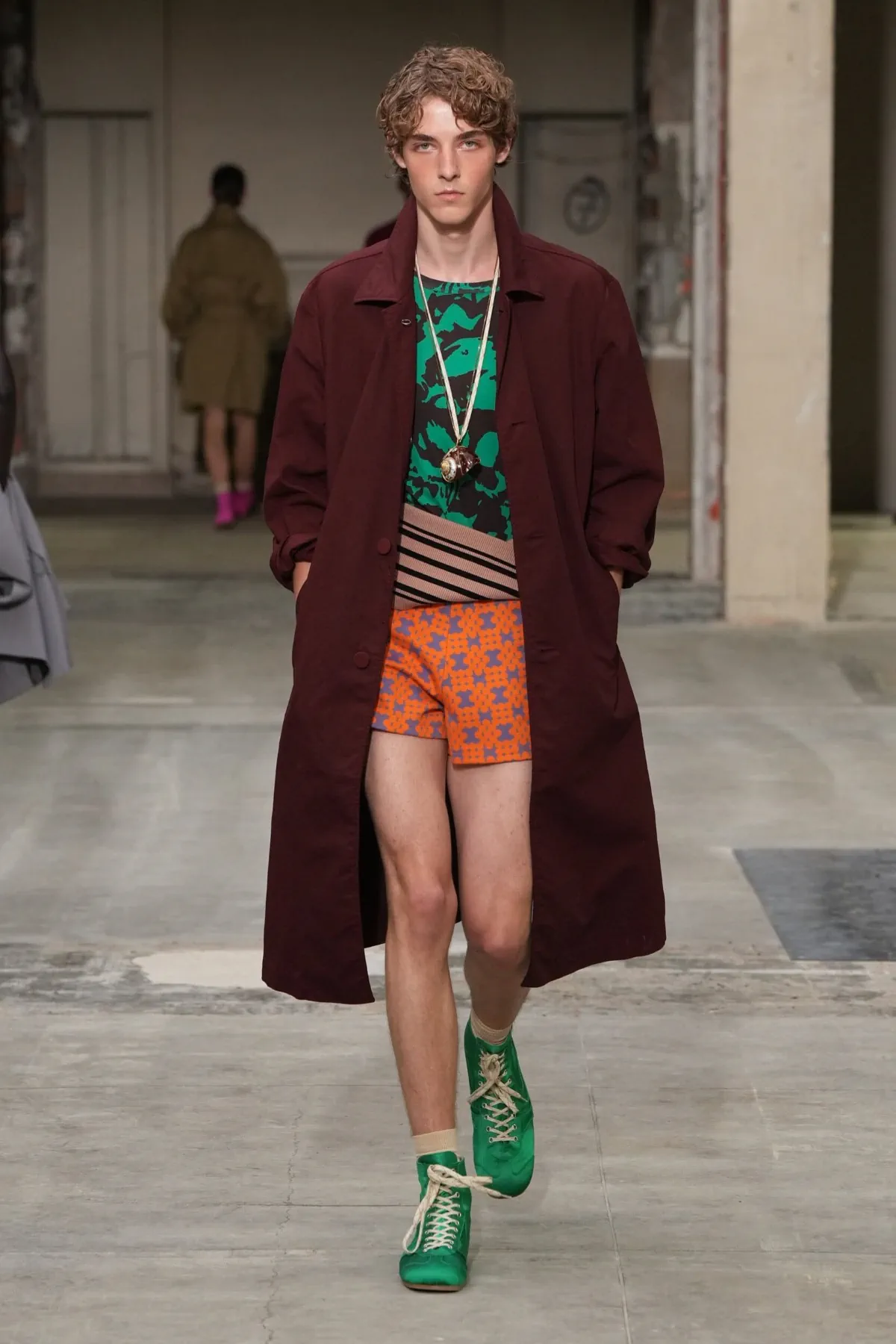 La collection printemps 2026 de Dries Van Noten marque les débuts prometteurs de Julian Klausner