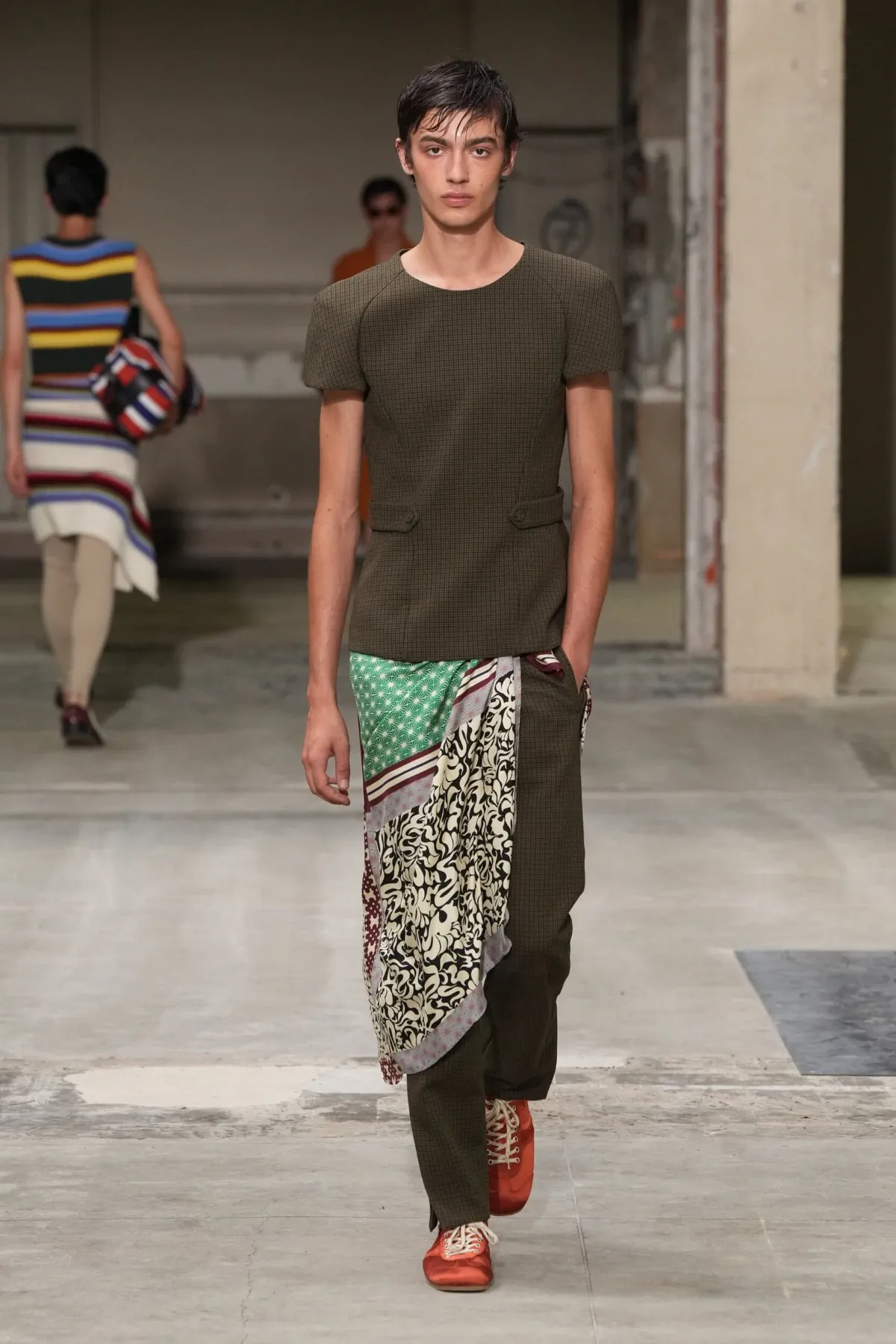 La collection printemps 2026 de Dries Van Noten marque les débuts prometteurs de Julian Klausner