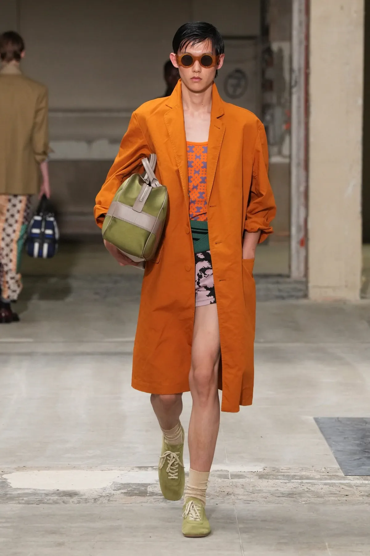 La collection printemps 2026 de Dries Van Noten marque les débuts prometteurs de Julian Klausner