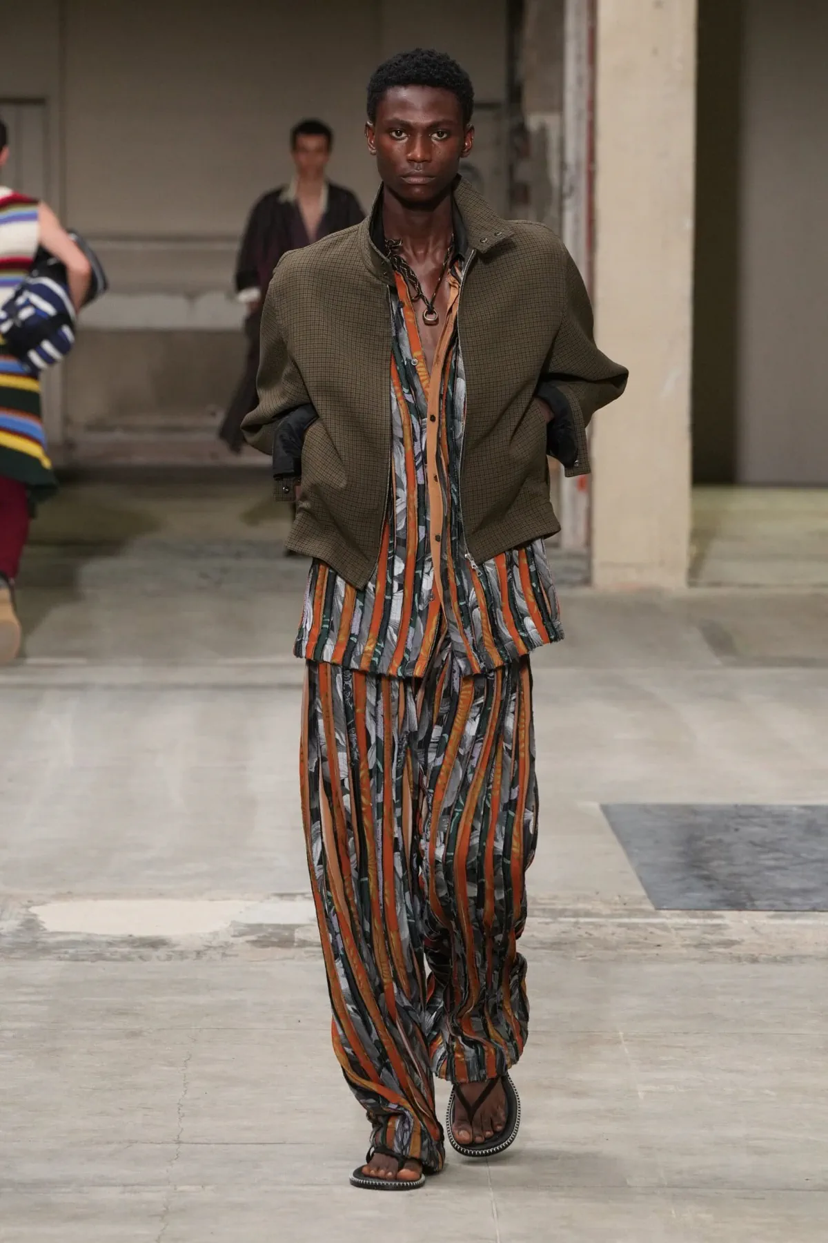 La collection printemps 2026 de Dries Van Noten marque les débuts prometteurs de Julian Klausner