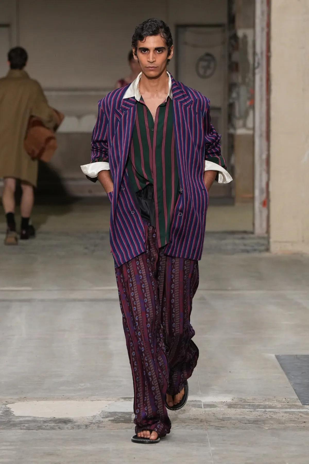 La collection printemps 2026 de Dries Van Noten marque les débuts prometteurs de Julian Klausner