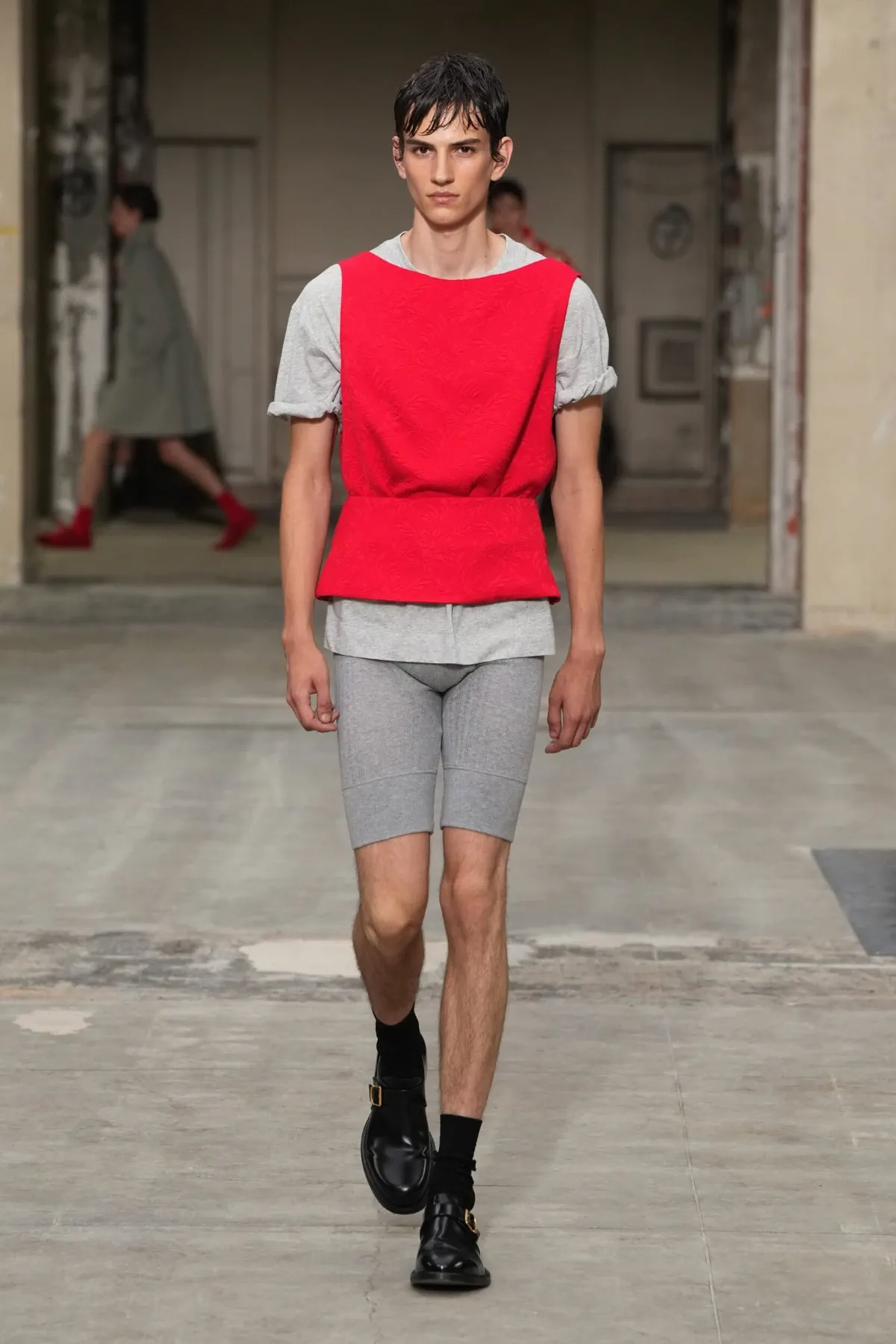 Dries Van Noten Spring Summer 2026 Paris Fashion Week 4 La collection printemps 2026 de Dries Van Noten marque les débuts prometteurs de Julian Klausner
