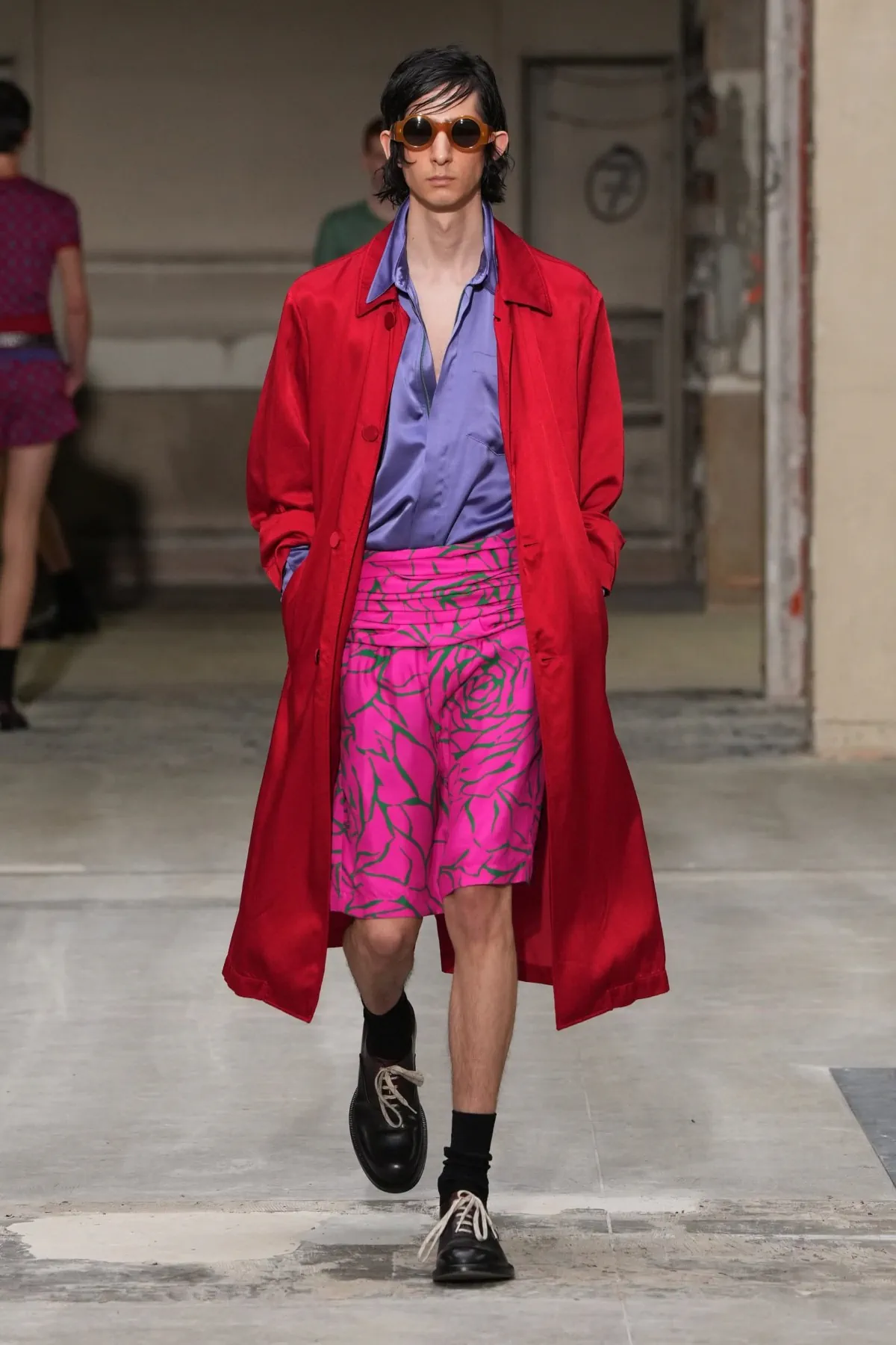 La collection printemps 2026 de Dries Van Noten marque les débuts prometteurs de Julian Klausner