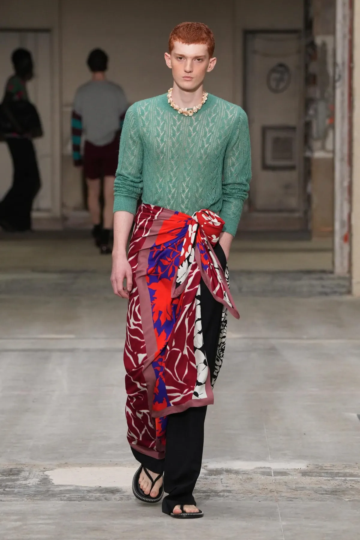 La collection printemps 2026 de Dries Van Noten marque les débuts prometteurs de Julian Klausner