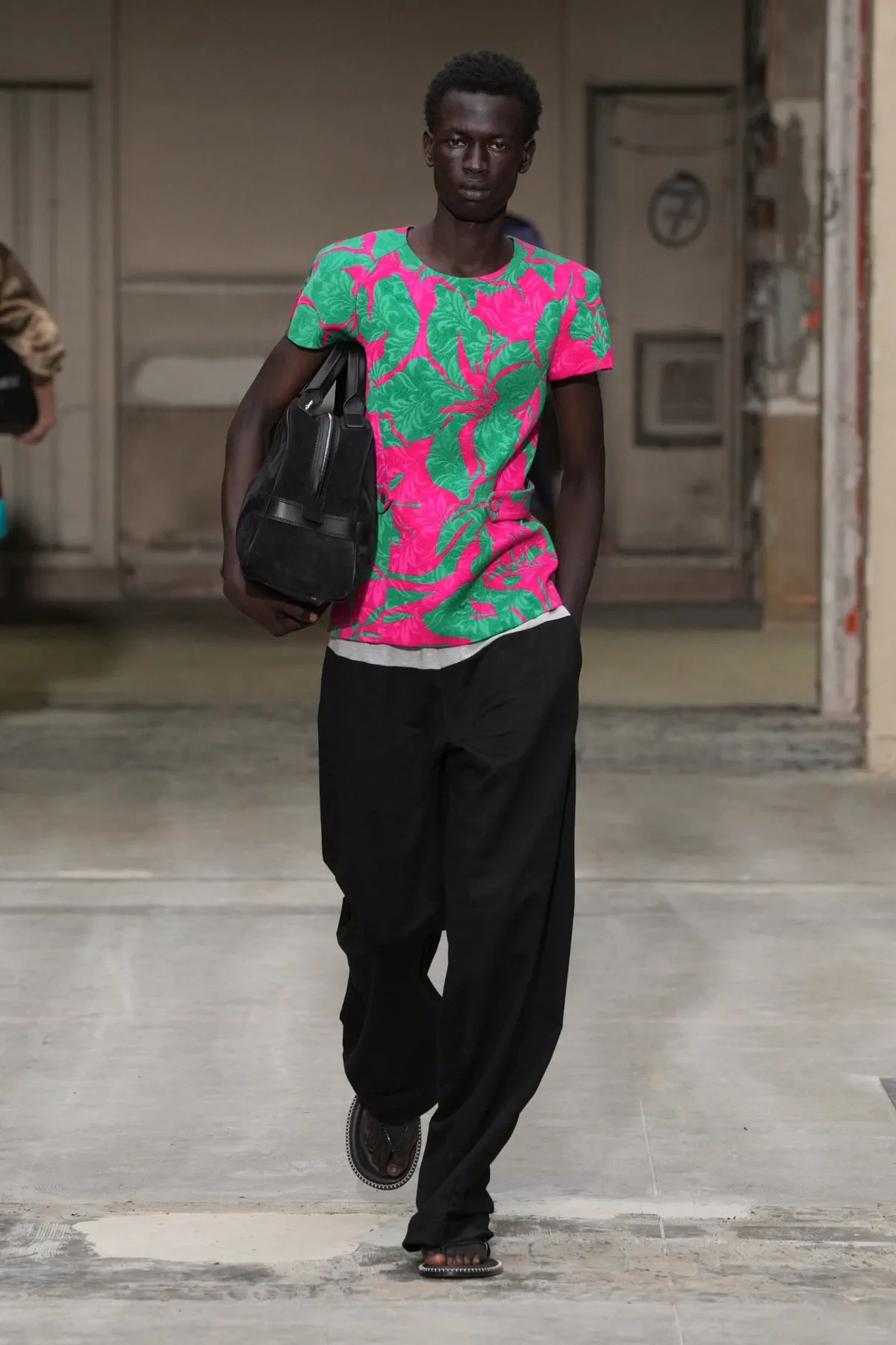 La collection printemps 2026 de Dries Van Noten marque les débuts prometteurs de Julian Klausner