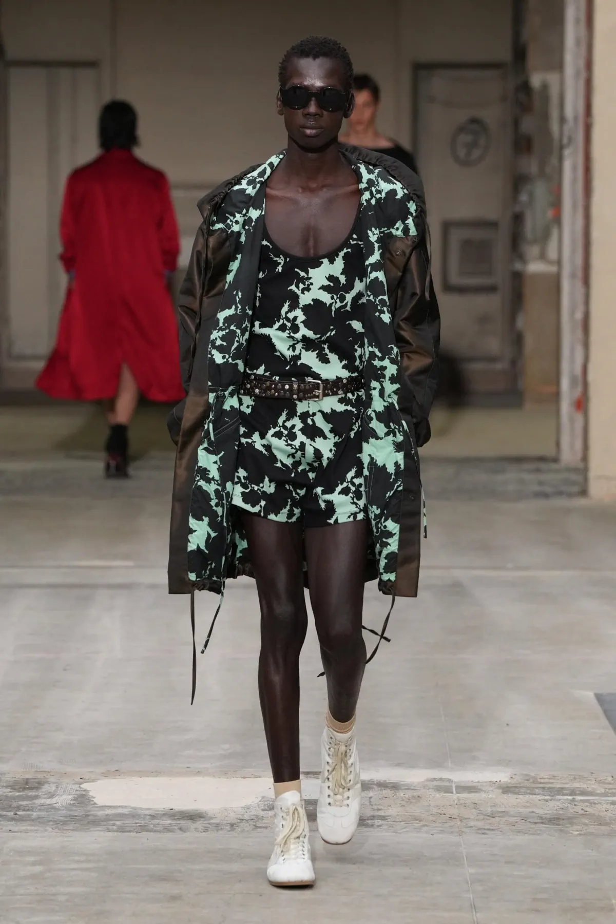 La collection printemps 2026 de Dries Van Noten marque les débuts prometteurs de Julian Klausner