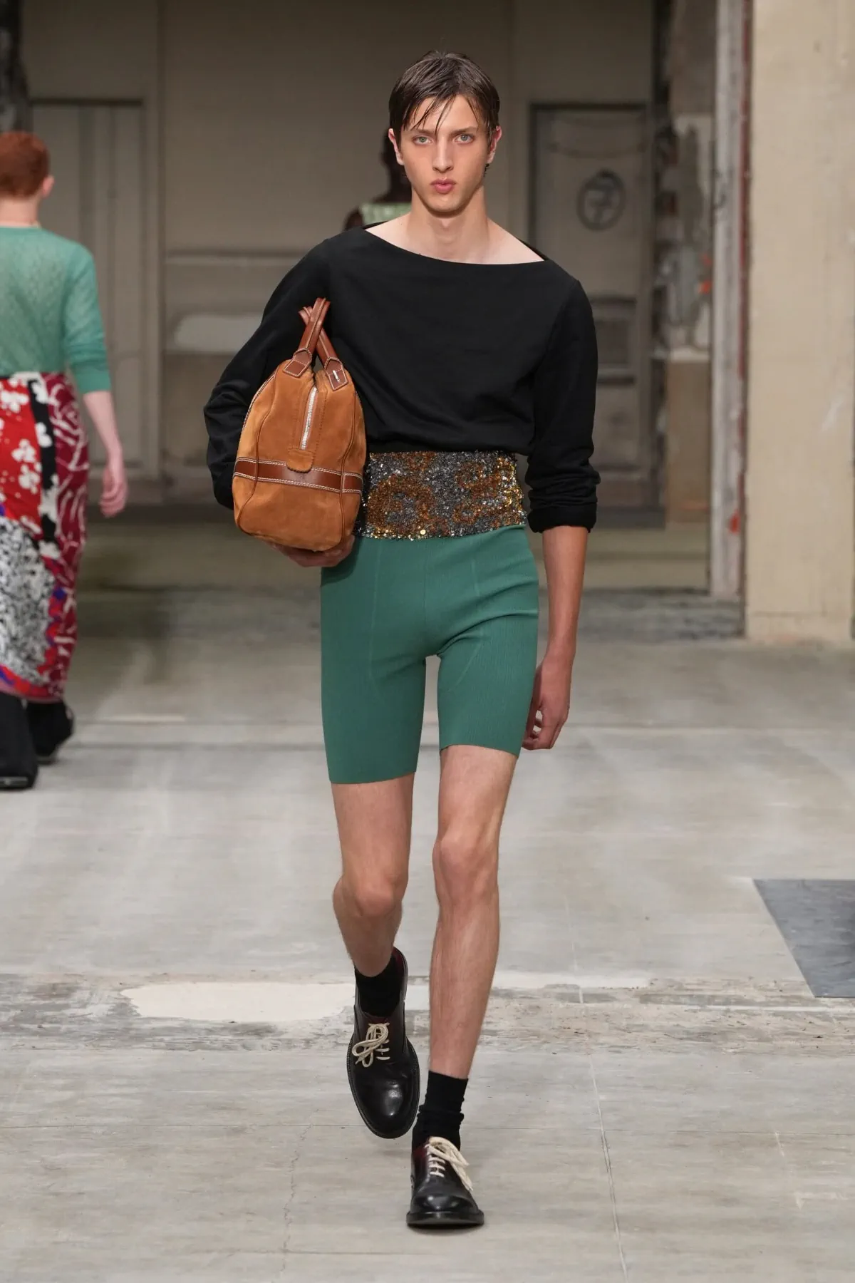 La collection printemps 2026 de Dries Van Noten marque les débuts prometteurs de Julian Klausner