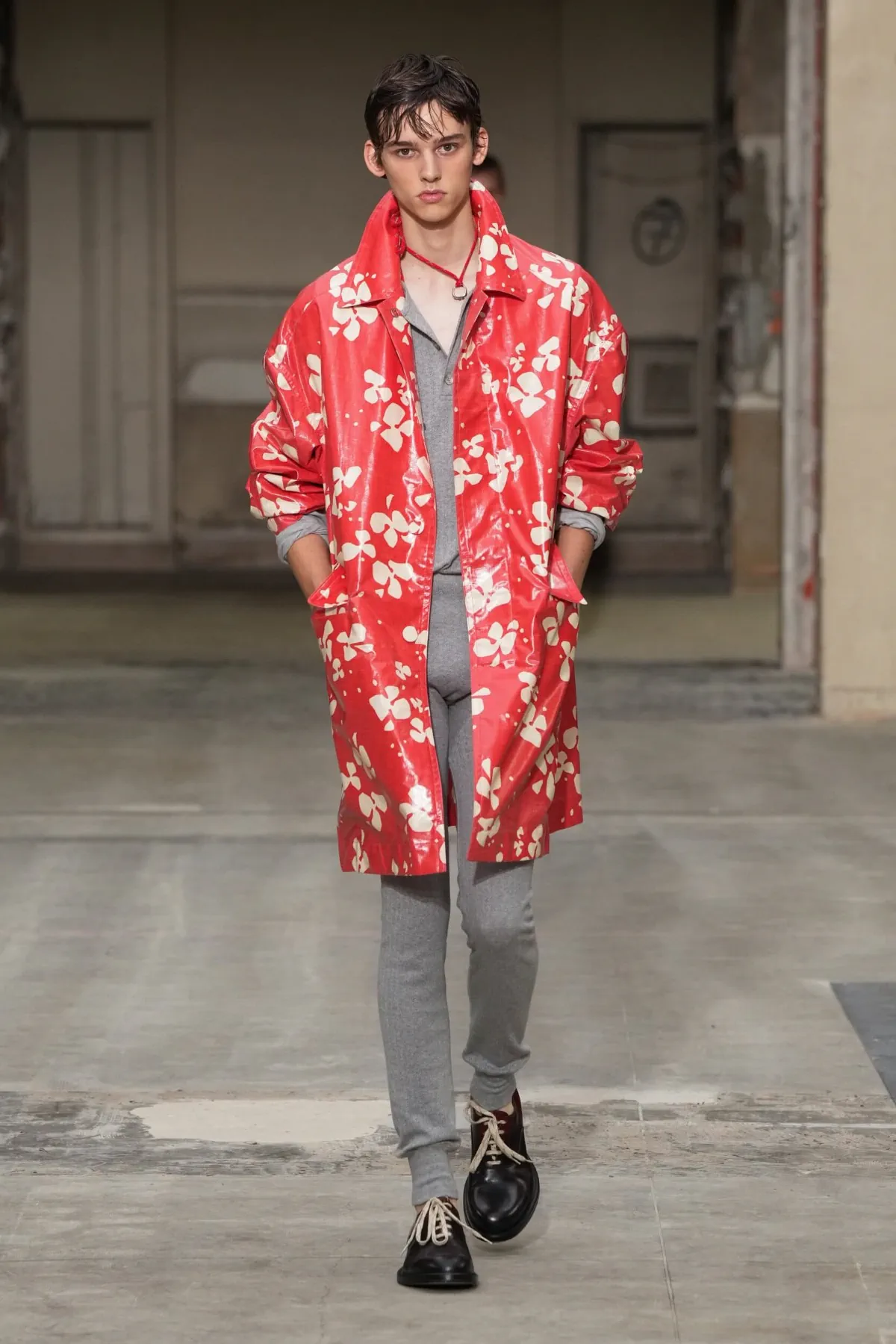 La collection printemps 2026 de Dries Van Noten marque les débuts prometteurs de Julian Klausner