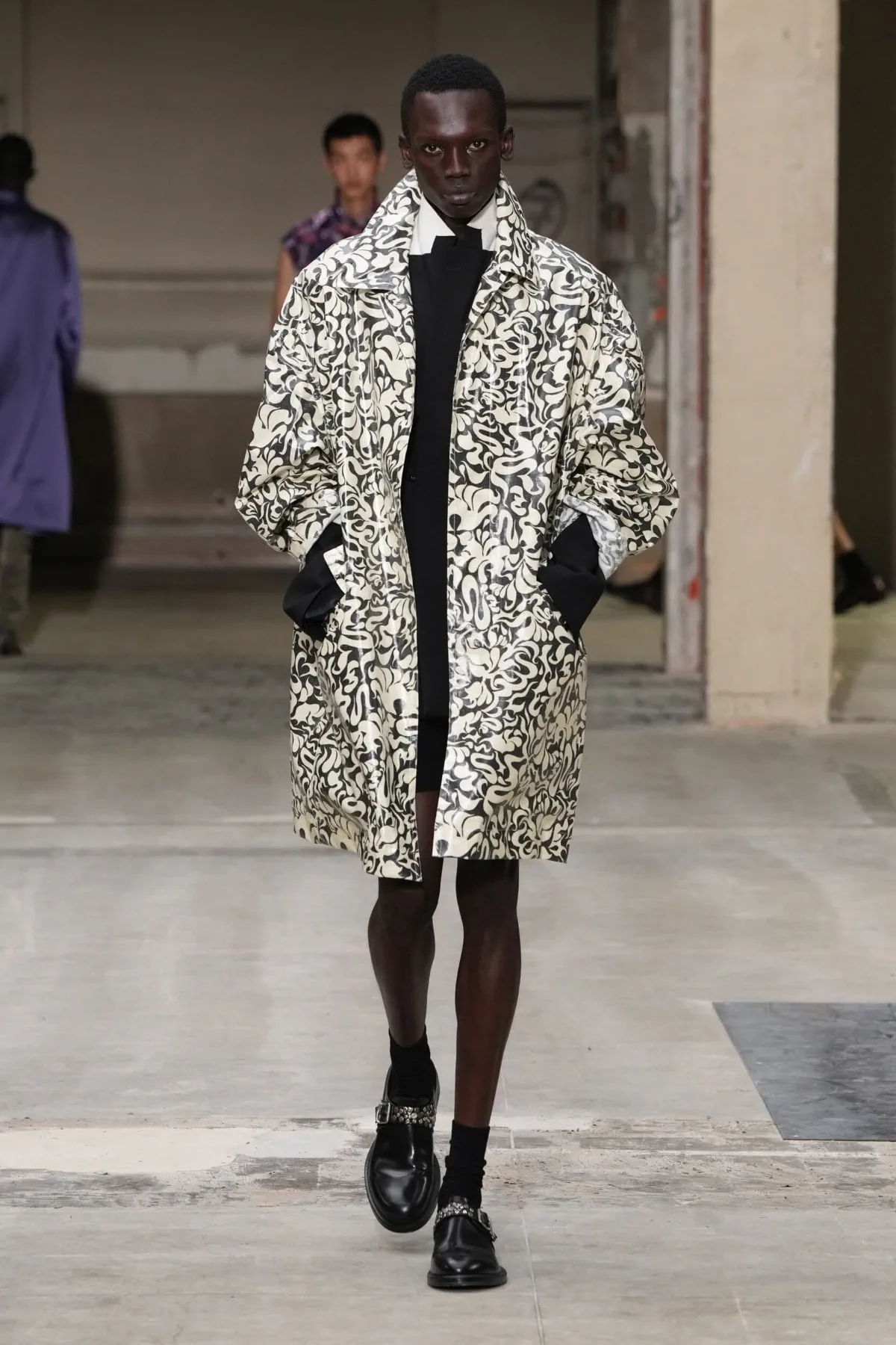 La collection printemps 2026 de Dries Van Noten marque les débuts prometteurs de Julian Klausner