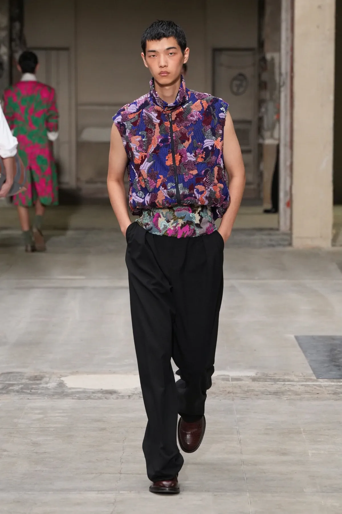 La collection printemps 2026 de Dries Van Noten marque les débuts prometteurs de Julian Klausner