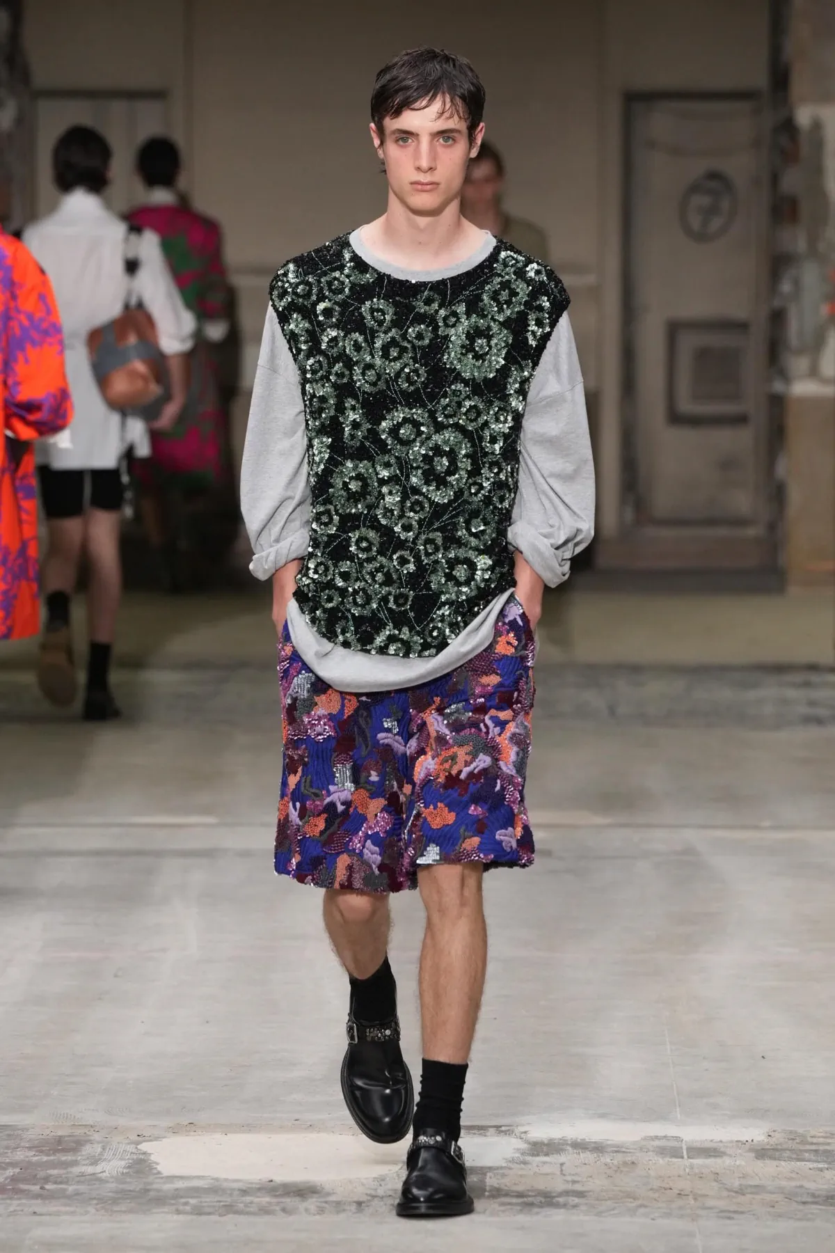 La collection printemps 2026 de Dries Van Noten marque les débuts prometteurs de Julian Klausner