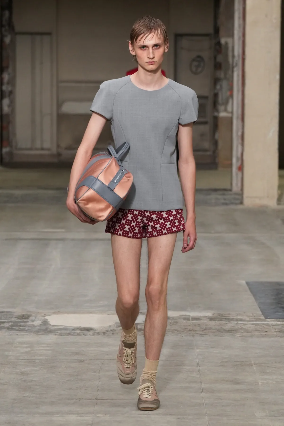 La collection printemps 2026 de Dries Van Noten marque les débuts prometteurs de Julian Klausner