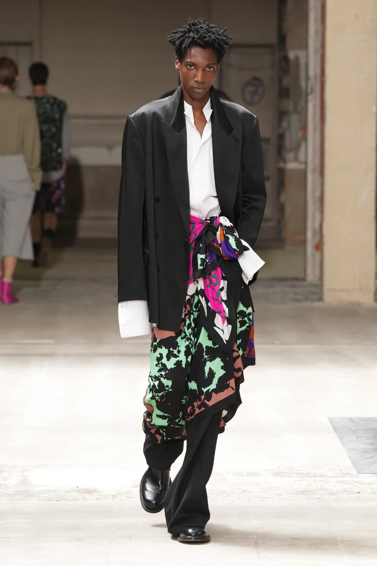 La collection printemps 2026 de Dries Van Noten marque les débuts prometteurs de Julian Klausner