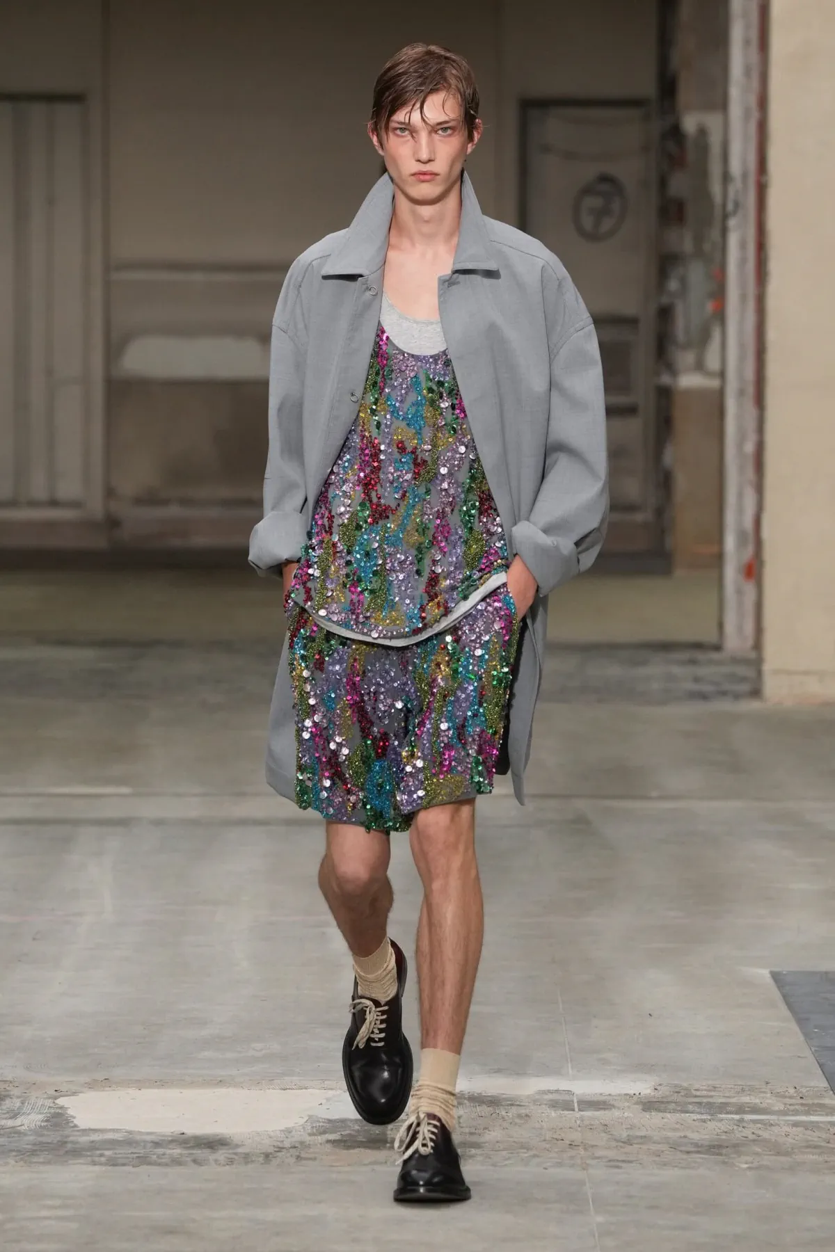 La collection printemps 2026 de Dries Van Noten marque les débuts prometteurs de Julian Klausner