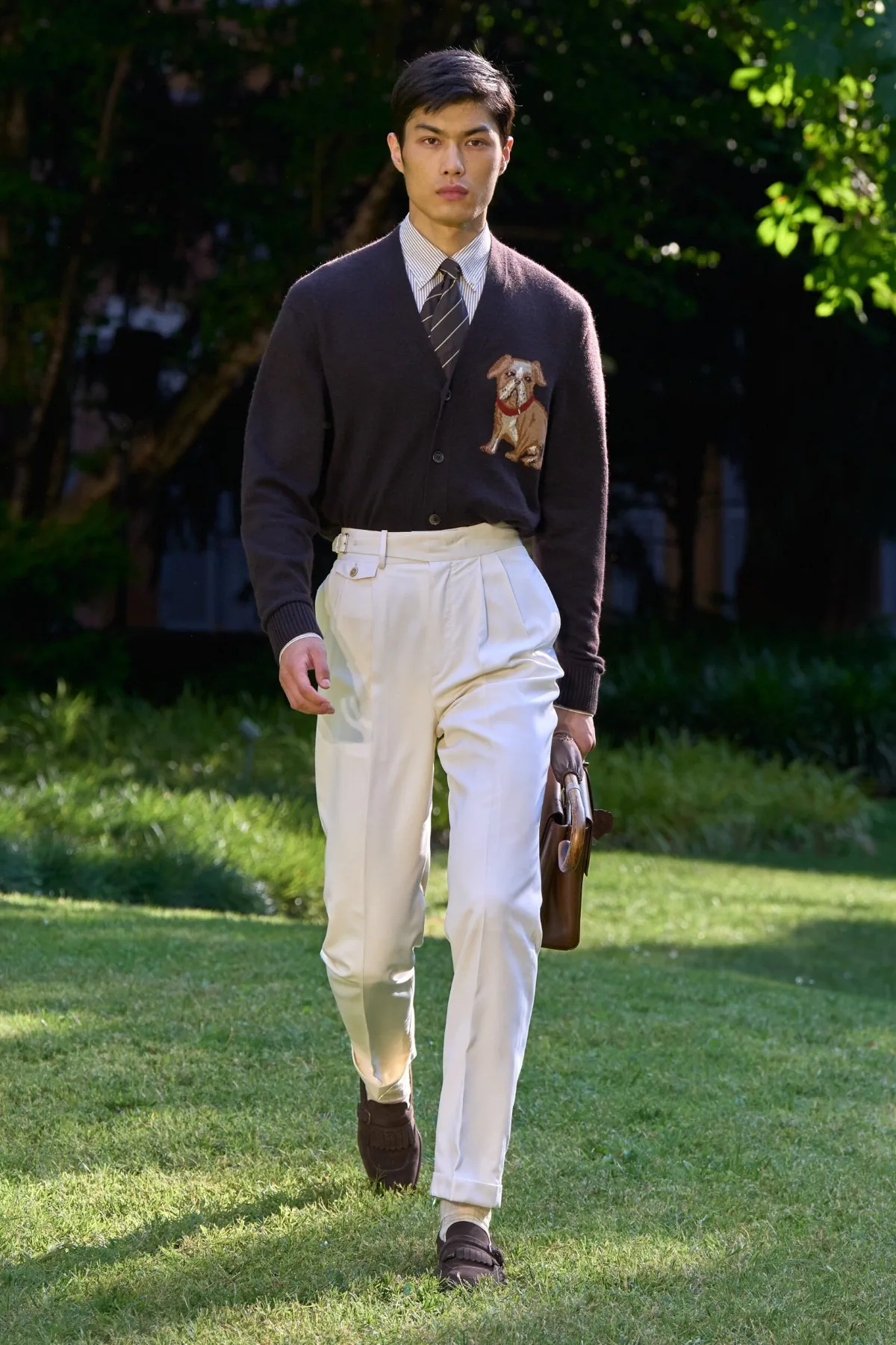 La collection Printemps 2026 de dunhill révèle une élégance aristocratique teintée de rock
