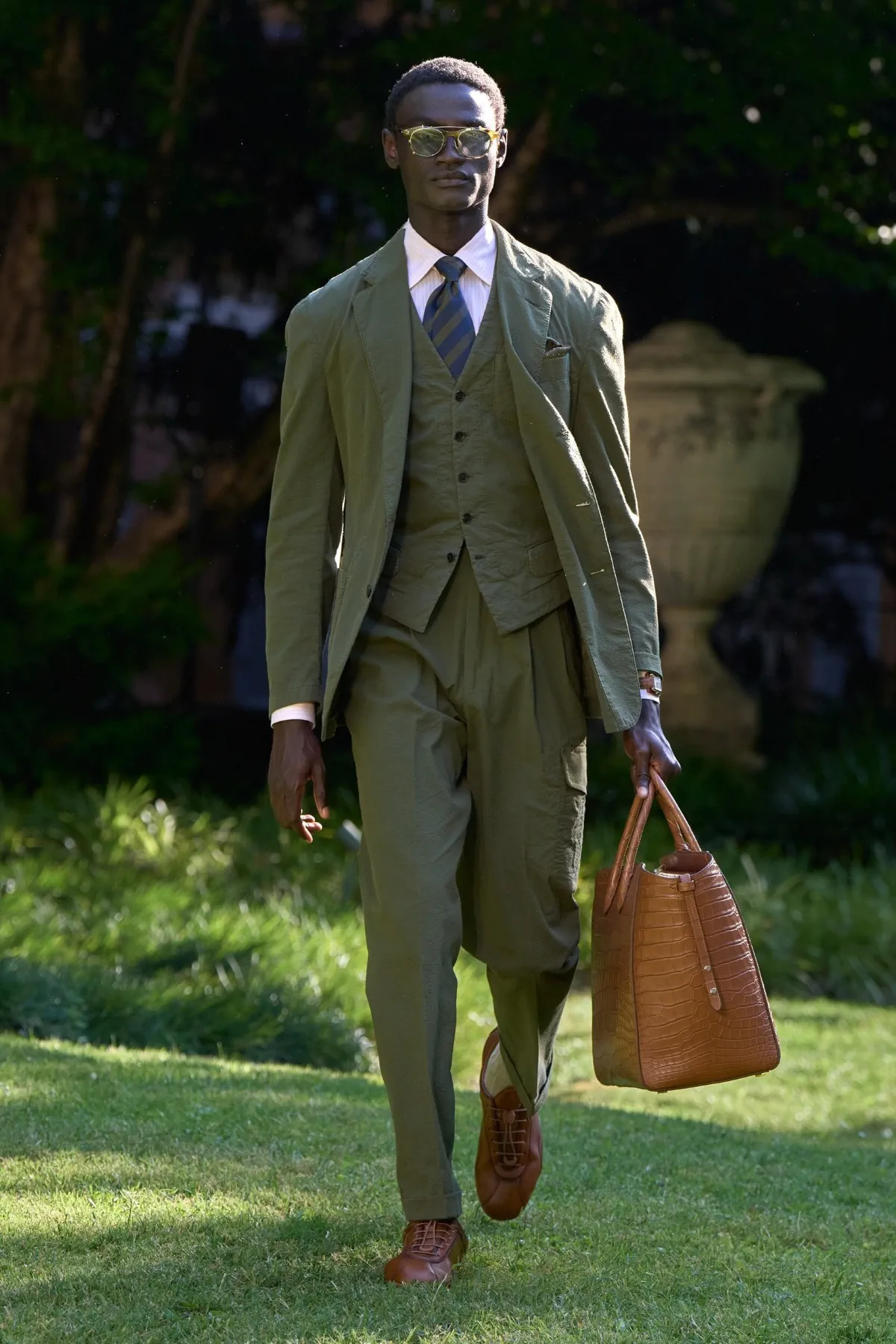 La collection Printemps 2026 de dunhill révèle une élégance aristocratique teintée de rock
