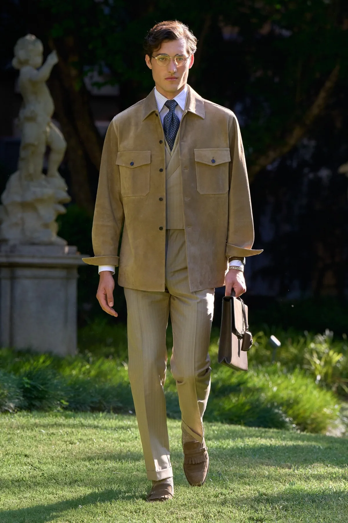 La collection Printemps 2026 de dunhill révèle une élégance aristocratique teintée de rock