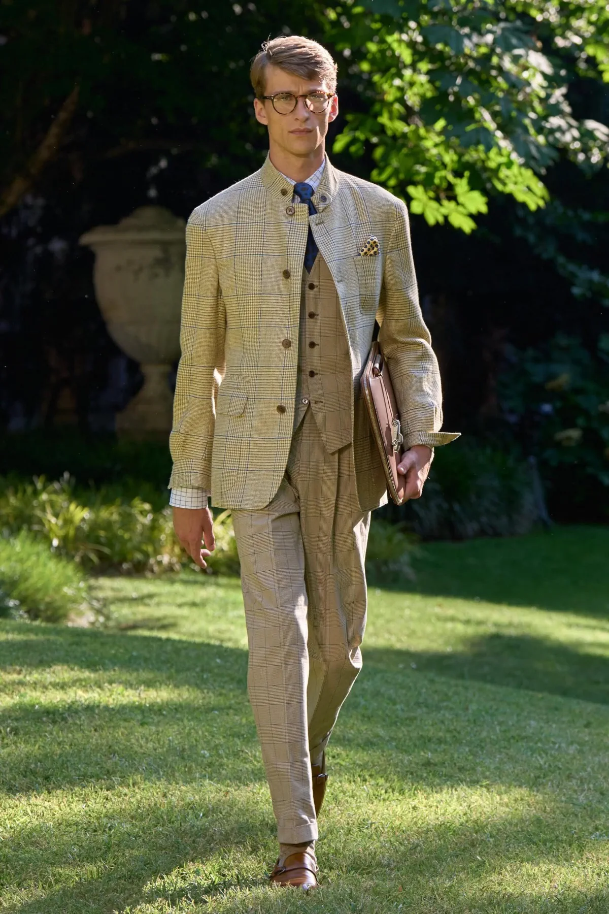 La collection Printemps 2026 de dunhill révèle une élégance aristocratique teintée de rock