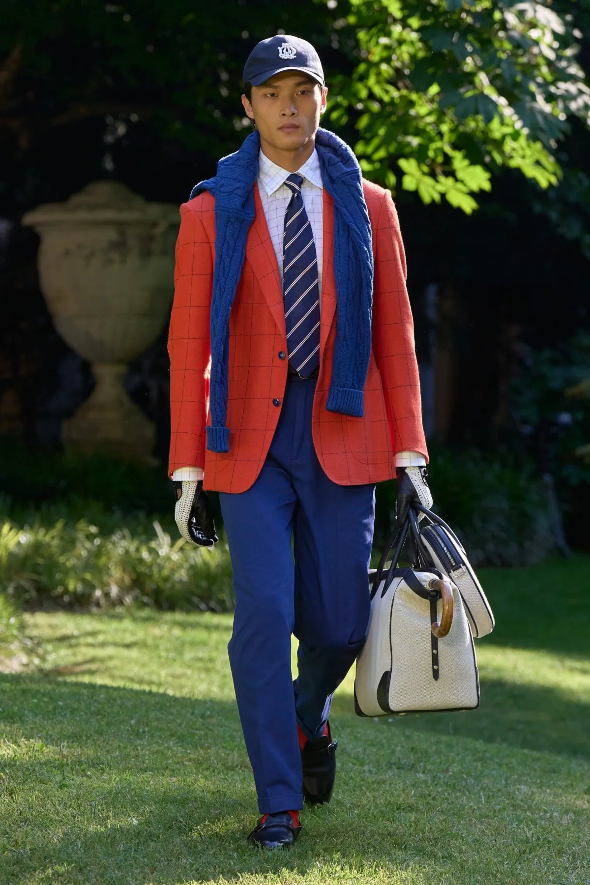 La collection Printemps 2026 de dunhill révèle une élégance aristocratique teintée de rock